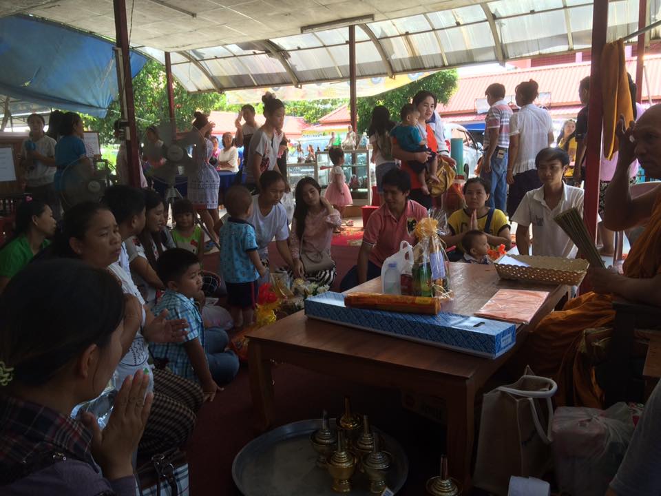 23651_ทำบุญไหว้พระ.jpg