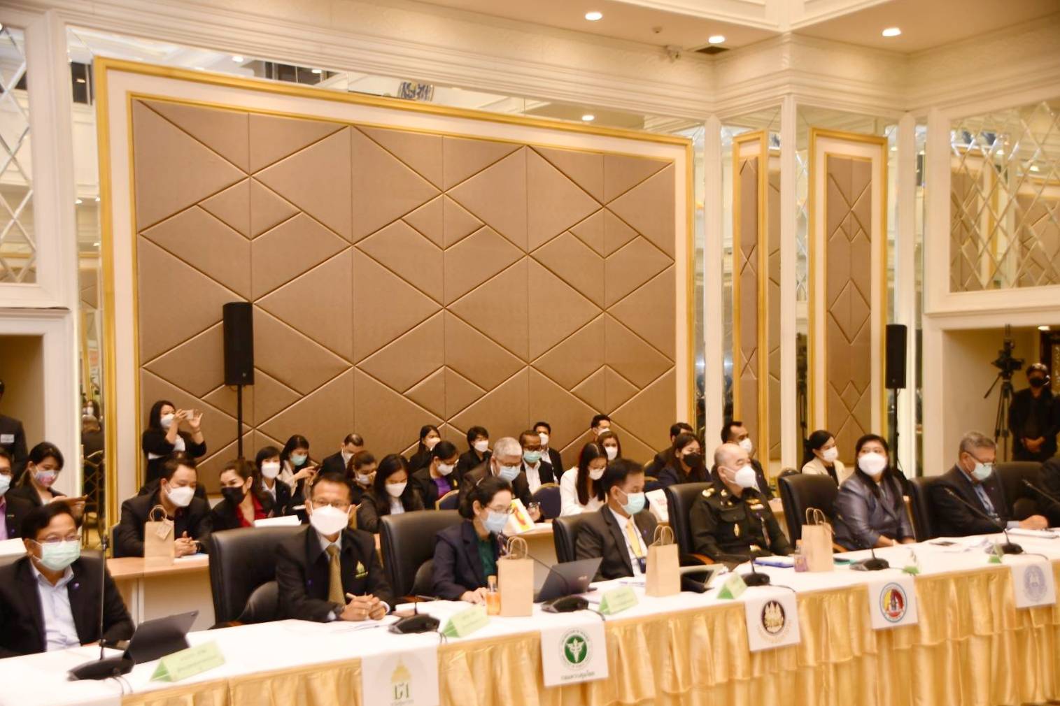 อธิบดีกรมการค้าภายใน เข้าร่วมประชุมติดตามความคืบหน้ามาตรการแก้ไขปัญหาผลไม้ ปี 2565