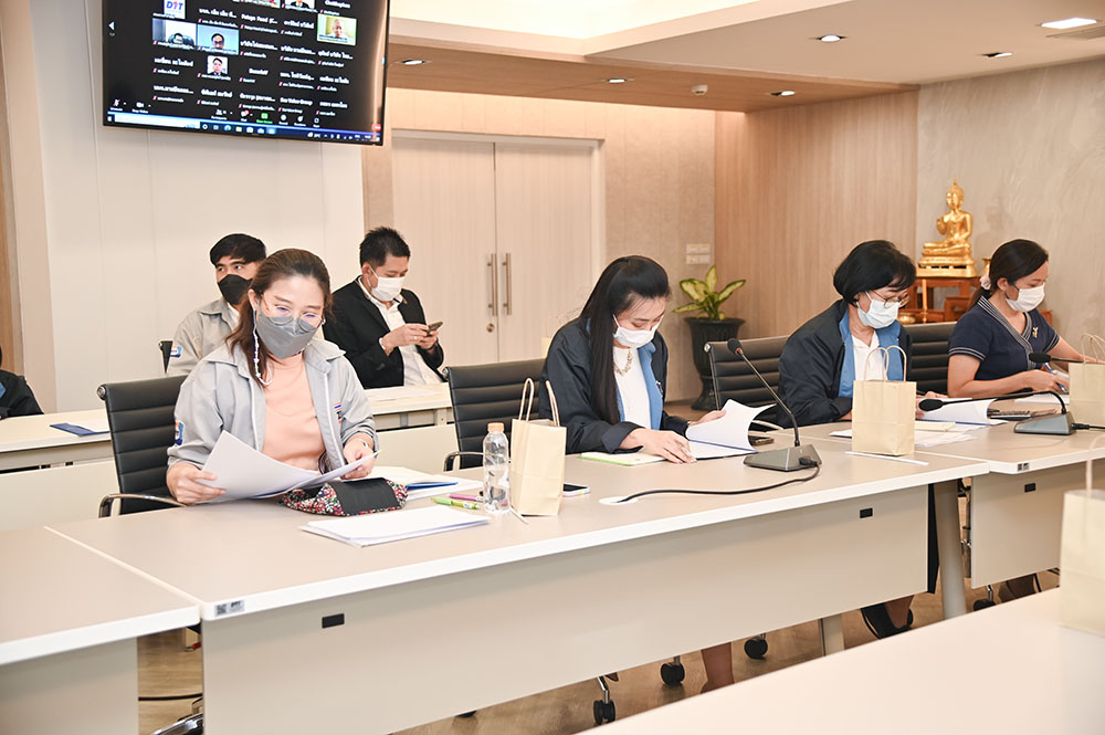 พาณิชย์หารือแนวทางปัญหาวิกฤตราคาวัตถุดิบไก่ในอุตสาหกรรมอาหารสัตว์เลี้ยง