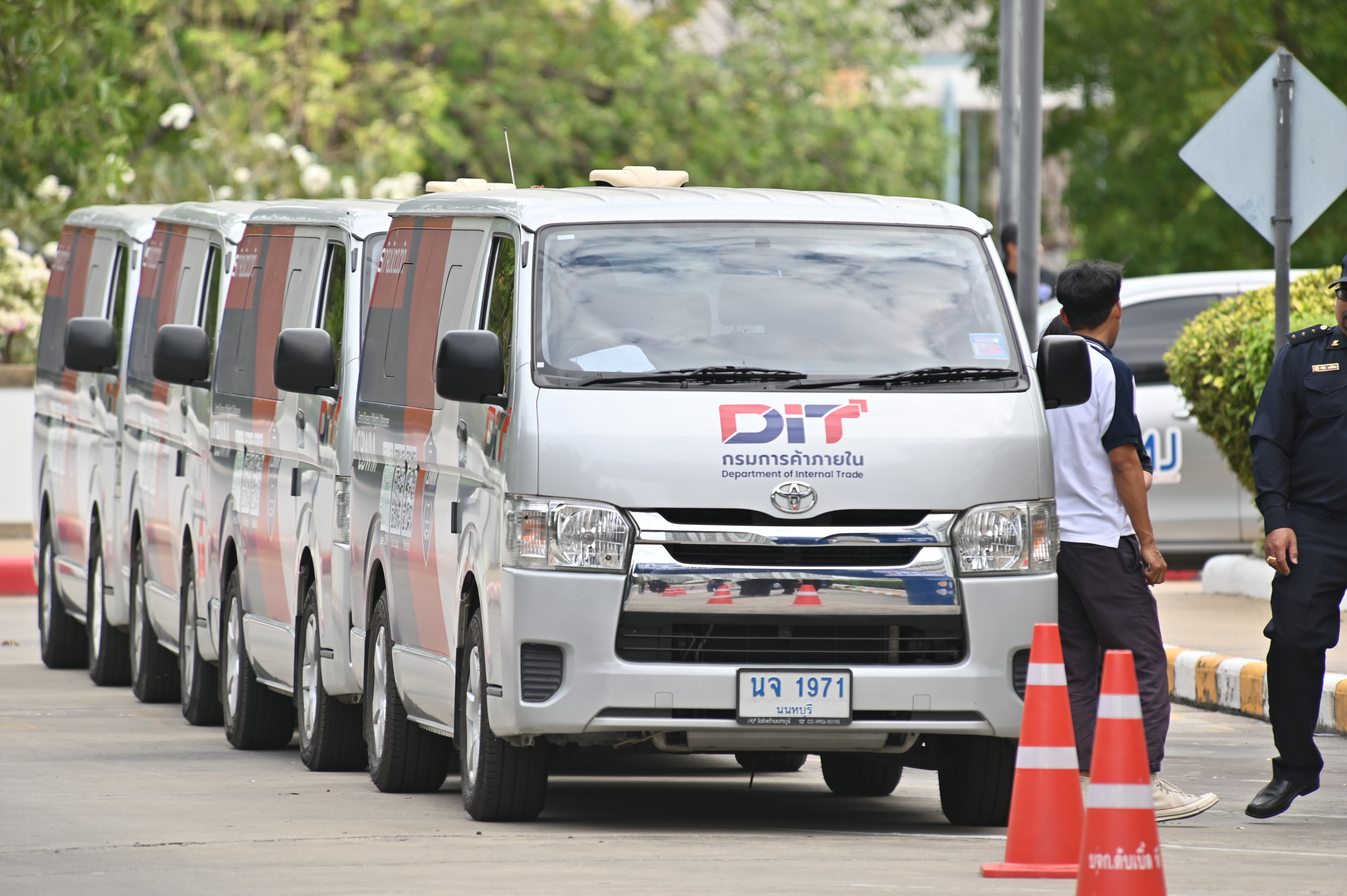 DIT คุมเข้มช่วงเทศกาลปีใหม่ ปล่อยขบวนรถสายตรวจเฉพาะกิจตรวจหัวจ่ายน้ำมันทั่วประเทศ