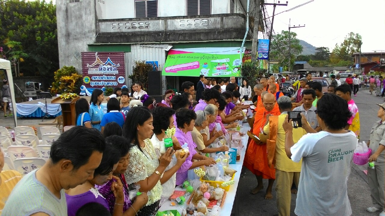 11028_ทำบุญตักบาตร.jpg