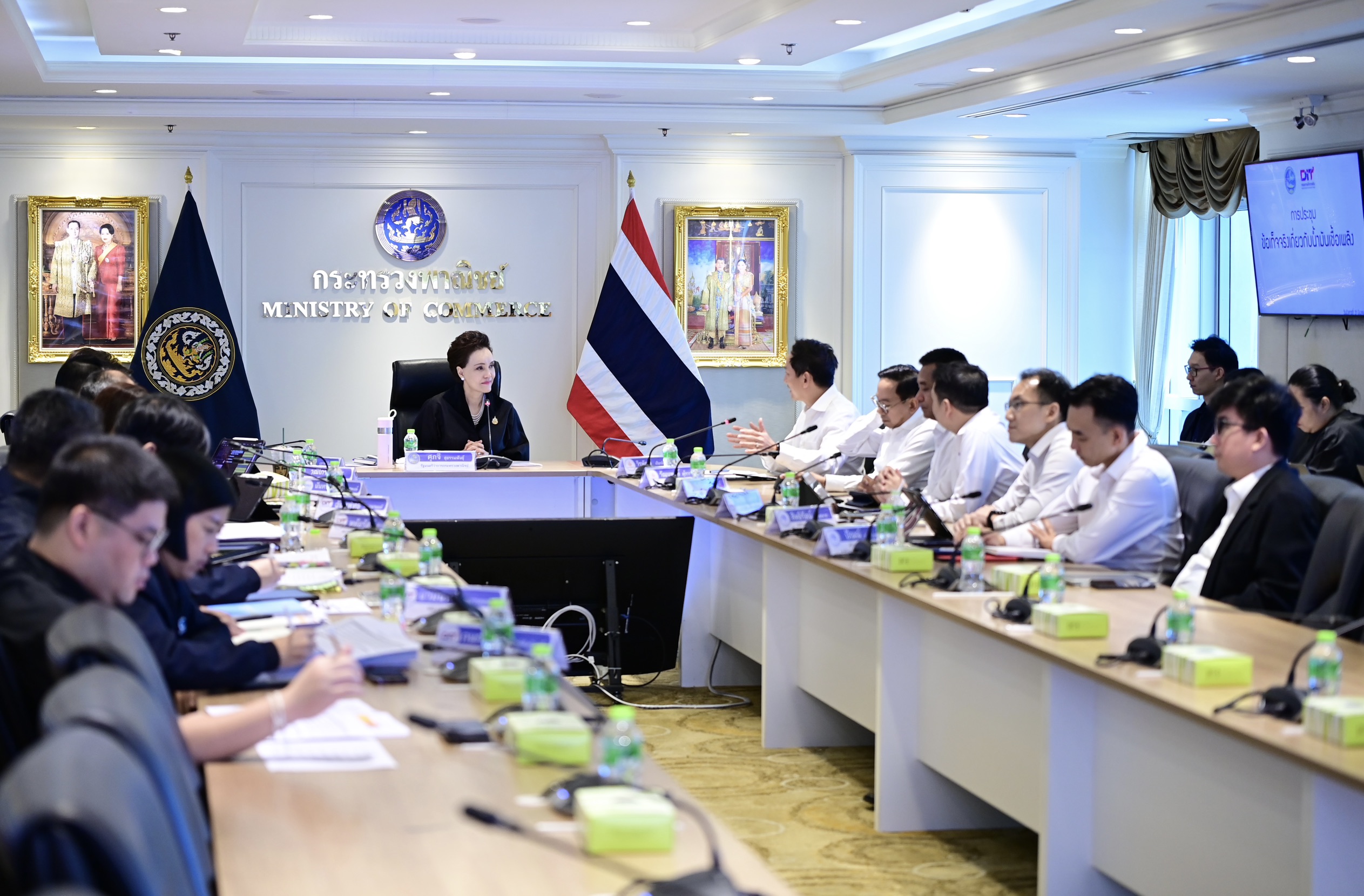 ข่าวเลขที่ 102/2569 พาณิชย์-พลังงาน-คลัง ผนึกกำลังดูแลประชาชน รับมือราคาน้ำมันผันผวน เร่งลดผลกระทบค่าครองชีพอย่างใกล้ชิด (1 เมษายน 2569)