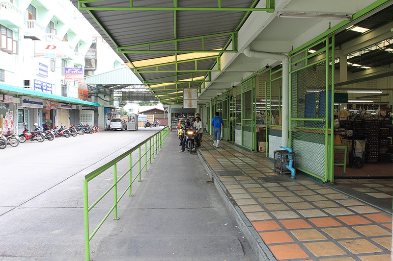 33880_ด้านหน้าตลาด.JPG