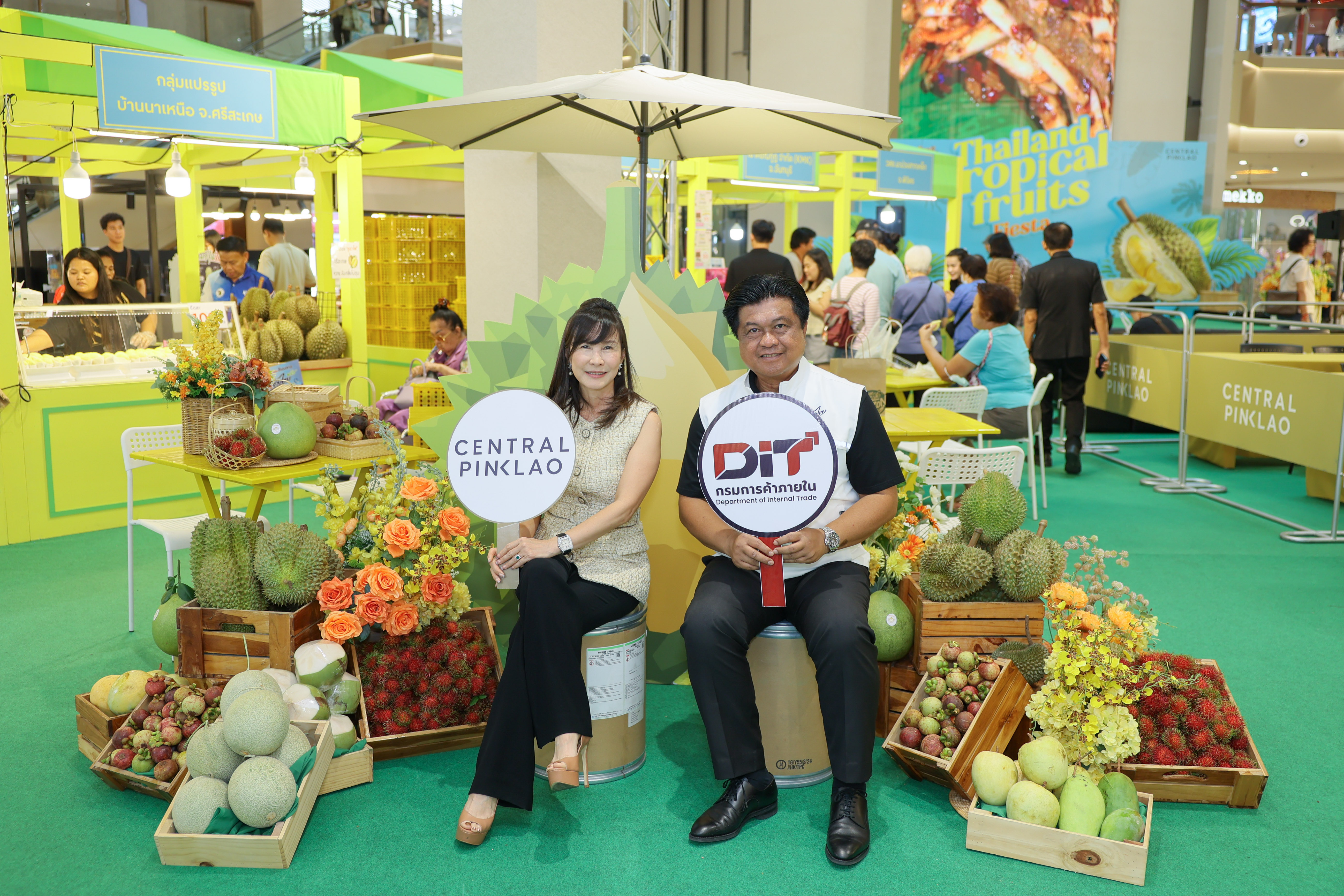 ข่าวเลขที่ 159/2569 “พาณิชย์ผนึกเซ็นทรัลพัฒนา จัดงาน Thailand Tropical Fruit Fiesta เชื่อมโยงผลไม้ไทยสู่ผู้บริโภค คาดจำหน่ายผลไม้กว่า 100 ตัน สร้างมูลค่าการค้ากว่า 10 ล้านบาท” (7 มิถุนายน 2569)