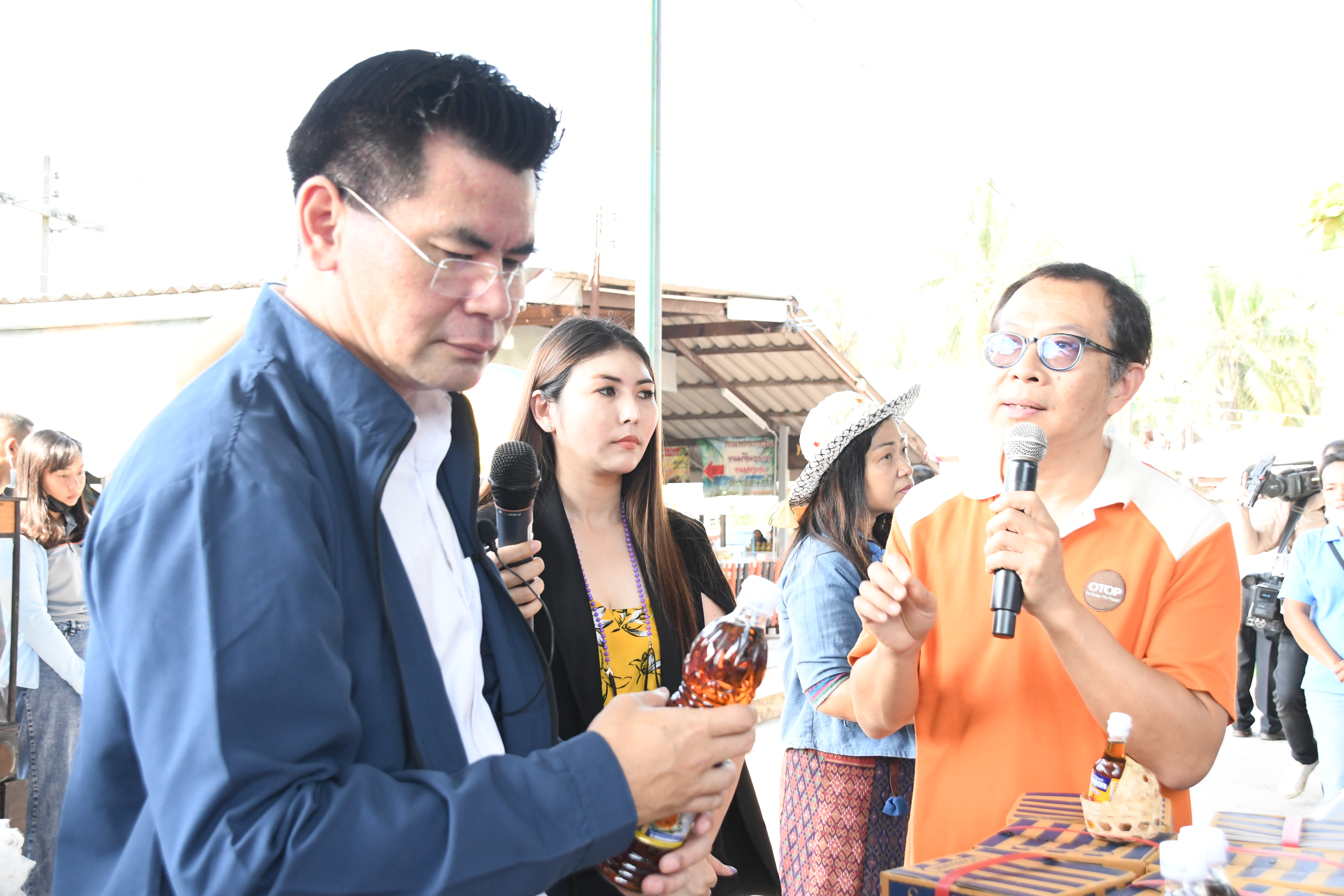  อธิบดีกรมการค้าภายใน ตรวจติดตามกิจกรรมส่งเสริมของทางการตลาดและเชื่อมโยงการจำหน่ายสินค้าและบริการในตลาดชุมชน