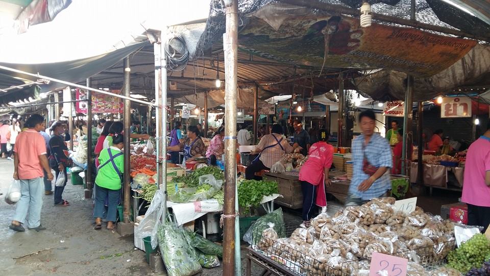 33657_ด้านหน้าตลาด.jpg