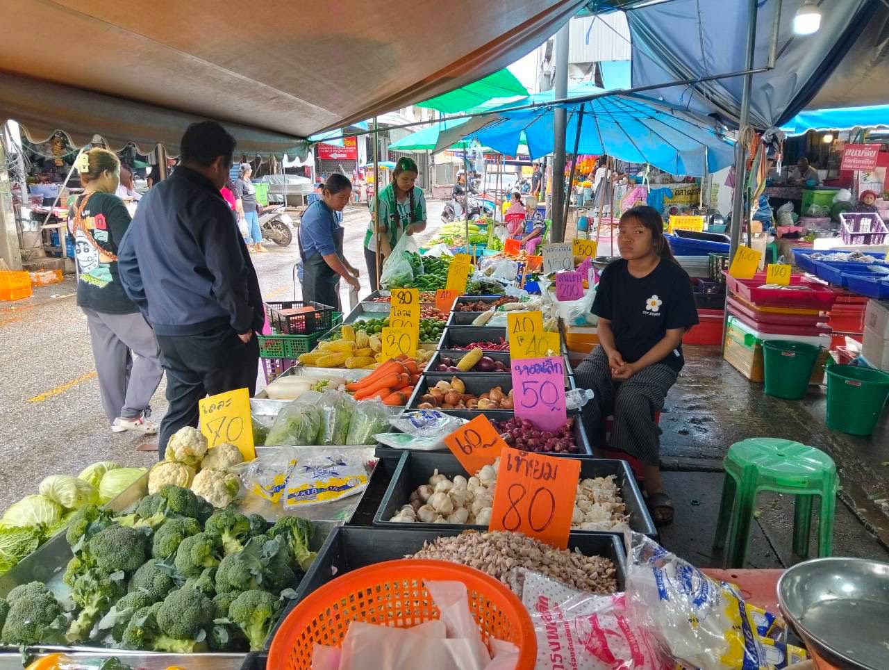 ข่าวเลขที่ 231/2569 “พาณิชย์” ถกห้าง-ร้านค้า-ตลาดสด รับมือน้ำท่วม เร่งเติมสินค้าเข้าระบบ ดูแลปริมาณ-ราคา ให้ประชาชนเข้าถึงสินค้าอย่างต่อเนื่อง (27 กันยายน 2569)