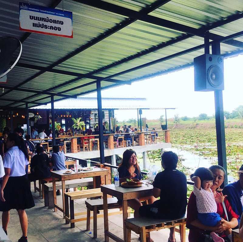 46414_บรรยากาศนั่งทานอาหาร.jpg
