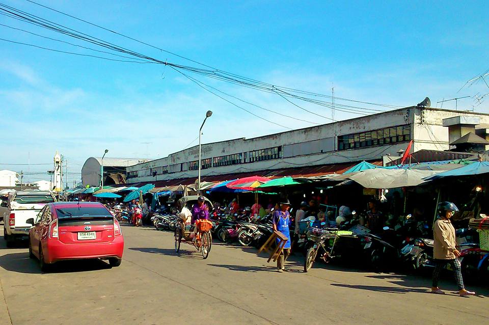 44023_ด้านหน้าตลาด.jpg