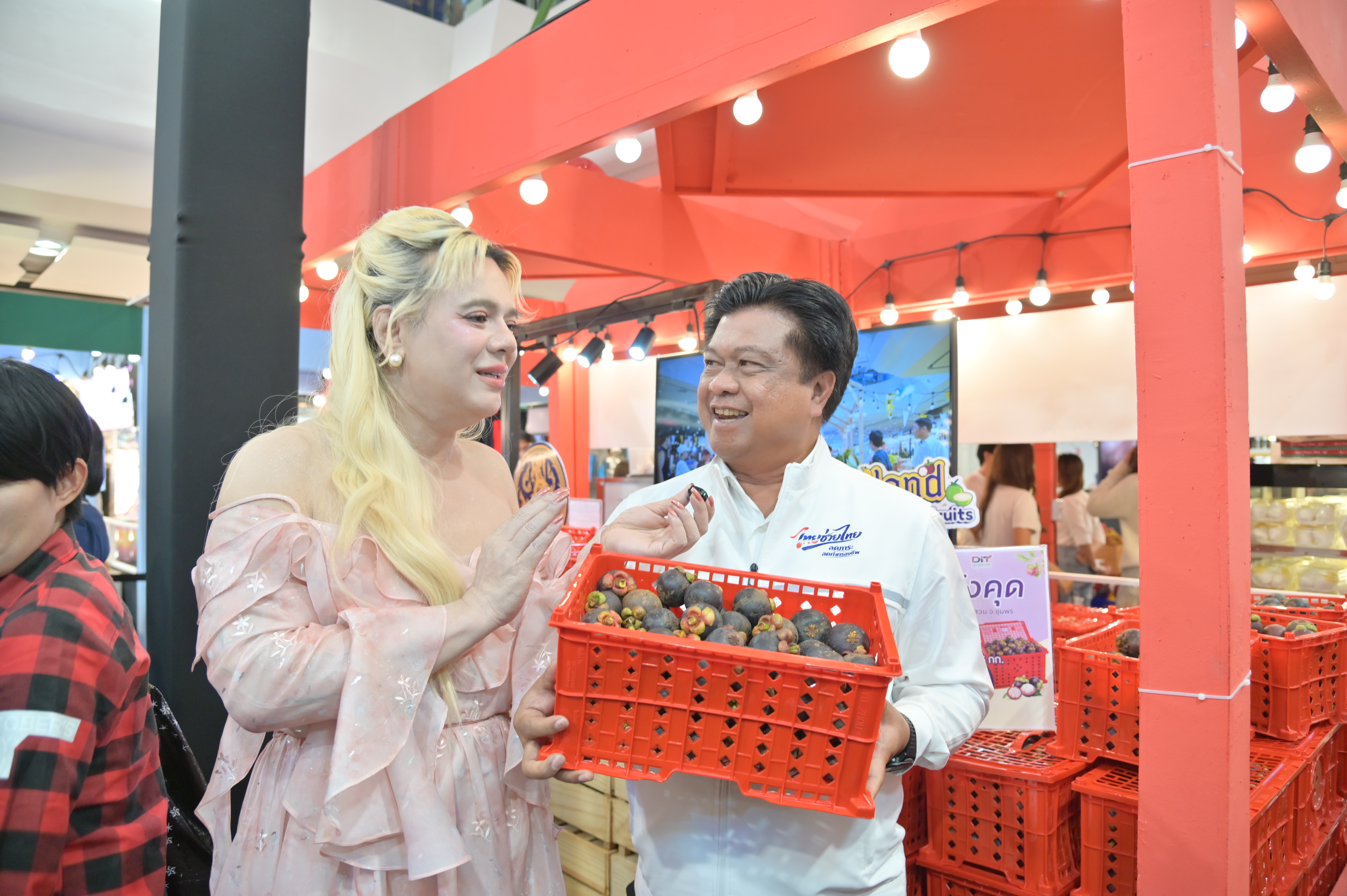 ข่าวเลขที่ 204/2569 กรมการค้าภายในจับมืออินฟลูเอนเซอร์ ชวนคนไทยกินมังคุดใต้  ผลผลิตปีนี้เพิ่ม 75% เร่งเปิดตลาดกระจายผลผลิต พร้อมเปิดลานประมูล (20 สิงหาคม 2569)