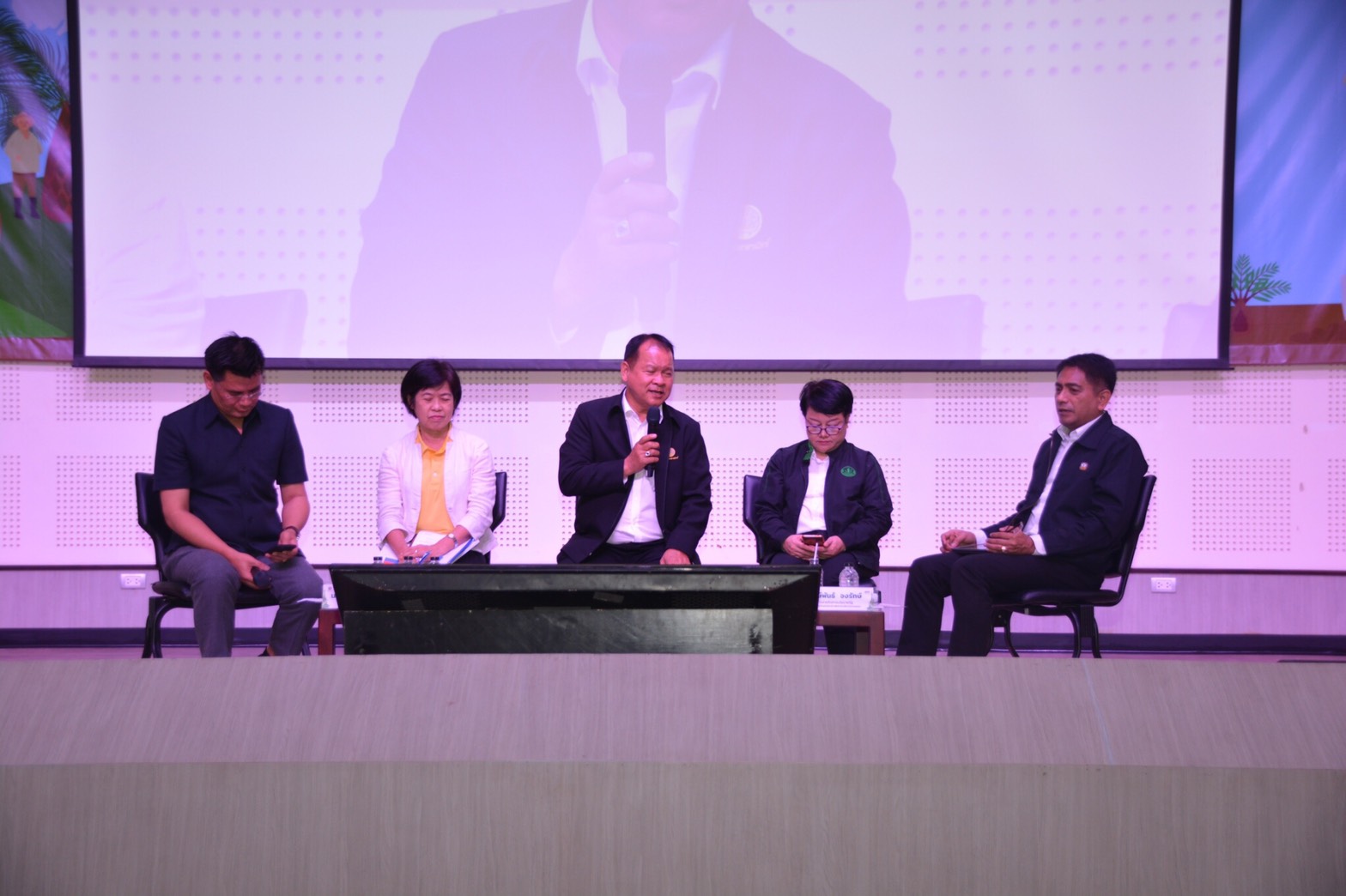 รัฐมนตรีว่าการกระทรวงพาณิชย์ประชุมชี้แจงนโยบายประกันรายได้เกษตรกรชาวสวนปาล์มน้ำมัน