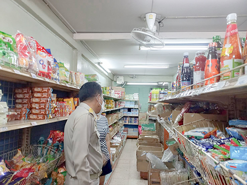 พาณิชย์ตรวจเเละเตือนร้านธงฟ้า ห้ามฉวยโอกาสกับผู้ถือบัตรสวัสดิการเเห่งรัฐ