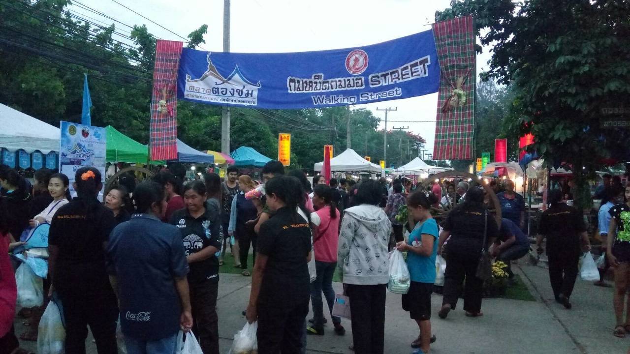 45908_ภาพรวมตลาด ตอนเปิดงาน ตลาดต้องชม.jpg