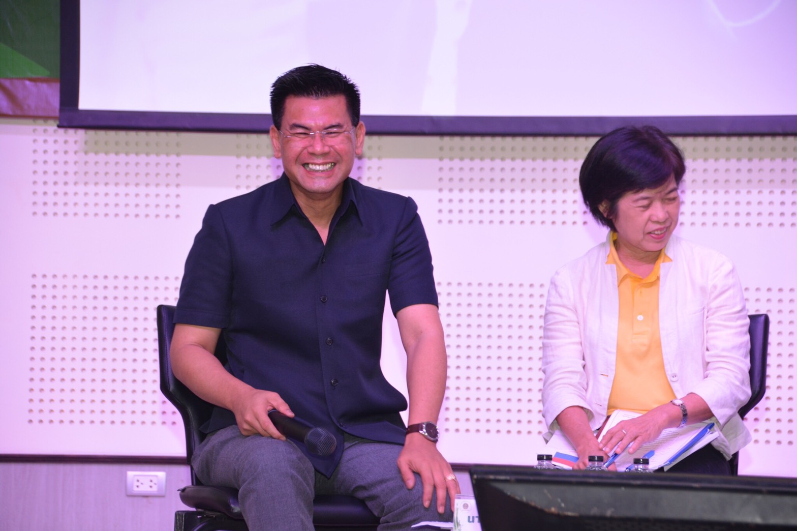 รัฐมนตรีว่าการกระทรวงพาณิชย์ประชุมชี้แจงนโยบายประกันรายได้เกษตรกรชาวสวนปาล์มน้ำมัน