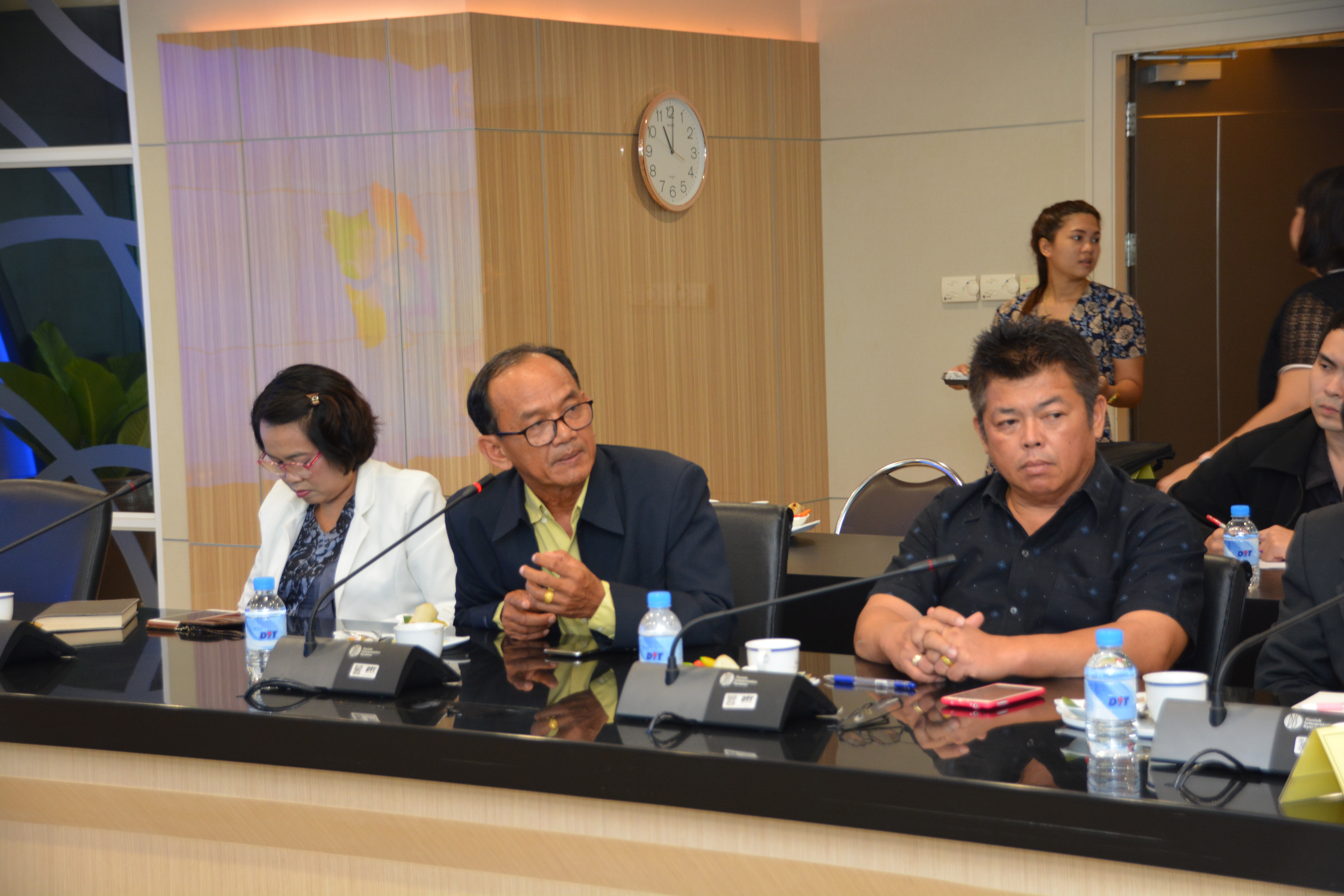 อธิบดีกรมการค้าภายใน ประชุมหารือสถานการณ์ และแก้ไขปัญหาราคามันสำปะหลังตกต่ำ