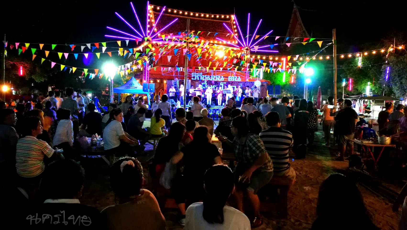 45886_บรรยากาศรำวงย้อนยุค ยามค่ำคืน.jpg