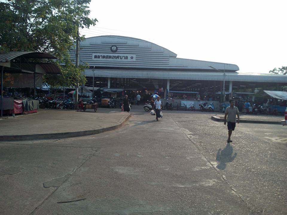 34015_ด้านหน้าตลาด.jpg