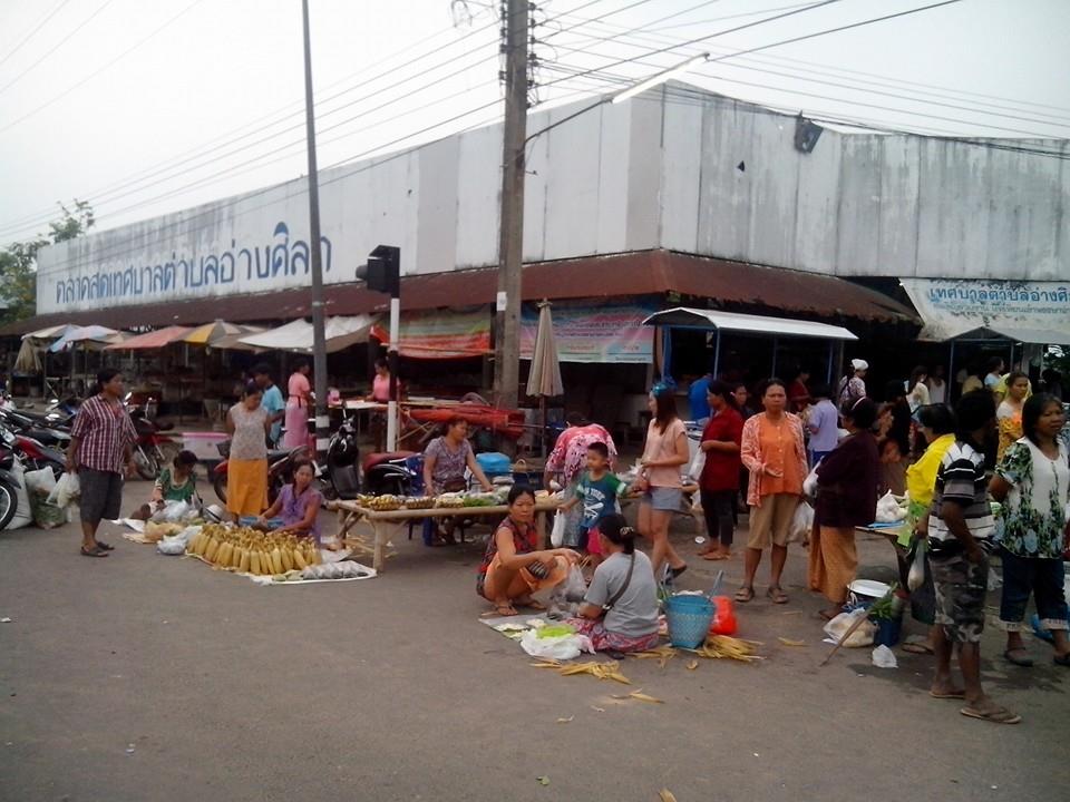 44242_ด้านหน้าตลาด.jpg