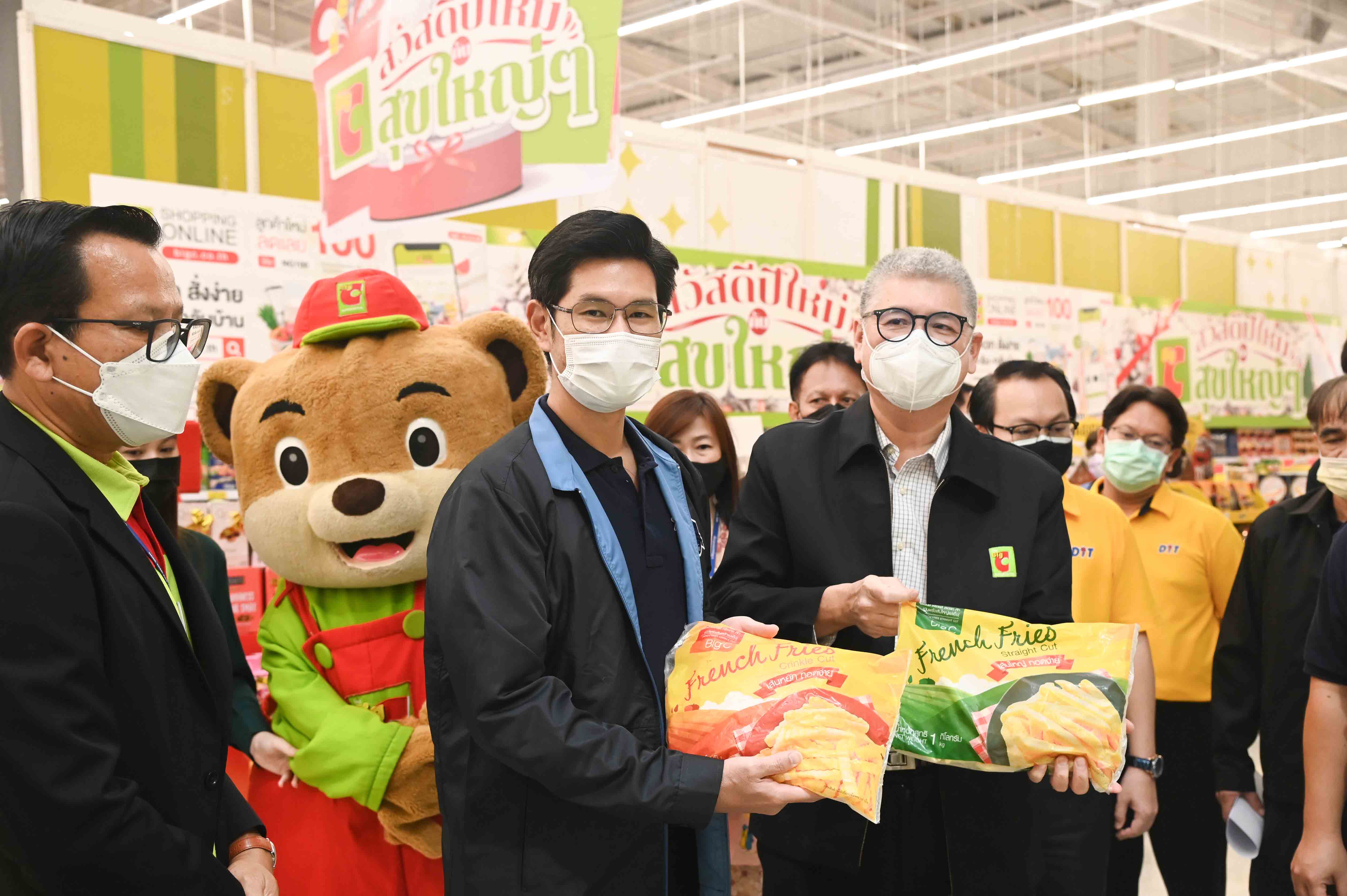 รองอธิบดีกรมการค้าภายใน ตรวจสอบกระเช้าของขวัญ