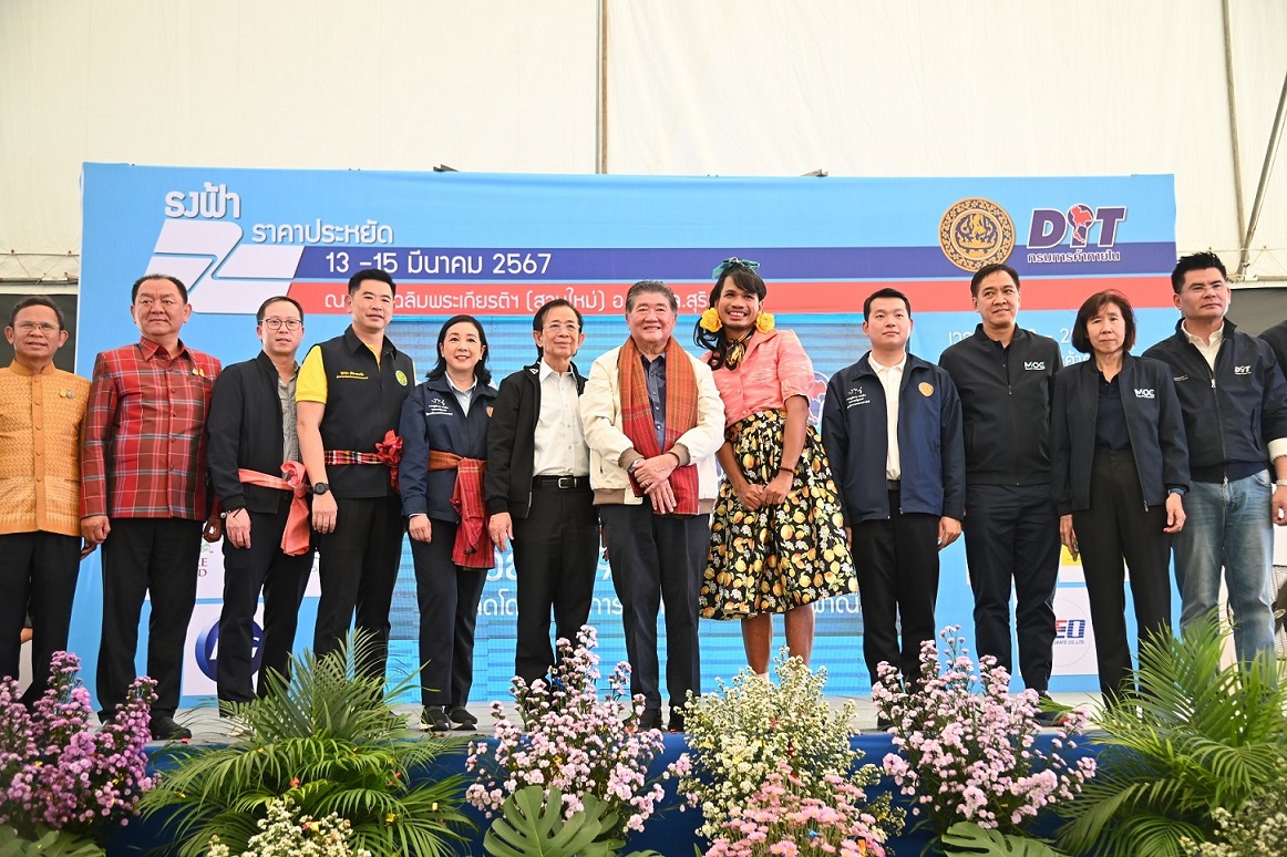 พาณิชย์ ลุย จัดธงฟ้าราคาประหยัด ลดภาระค่าครองชีพ ขยายโอกาสให้ผู้ประกอบธุรกิจ