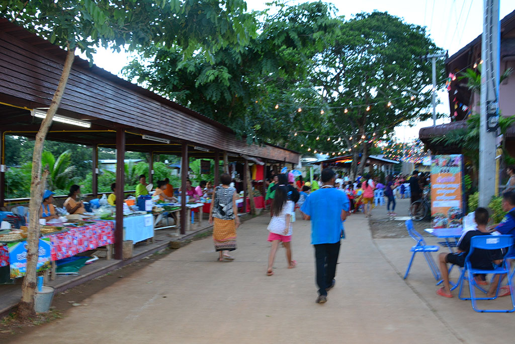 22055_ถนนในตลาด.JPG