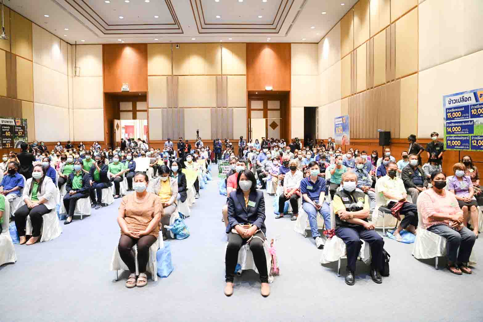 อธิบดีร่วมติดตามความคืบหน้าโครงการประกันรายได้