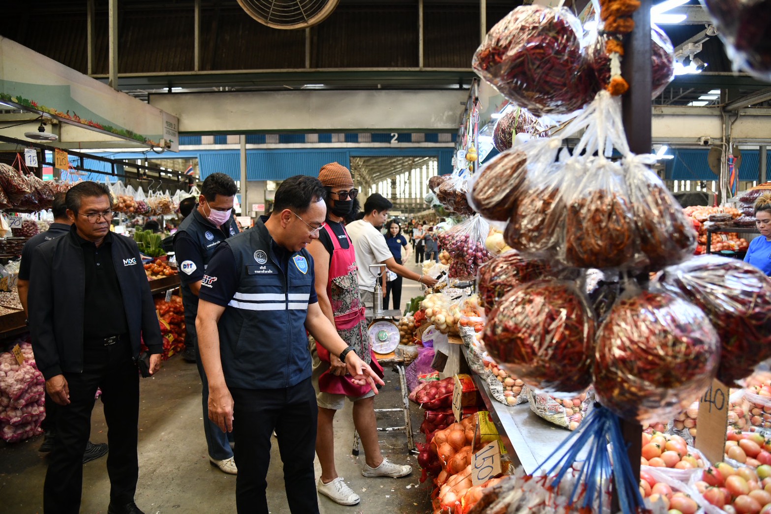 DIT ลงพื้นที่ตรวจเข้ม  ย้ำ ตลาด-ห้าง-ปั๊มน้ำมัน จำหน่ายปกติทั่วประเทศเตือนห้ามฉวยโอกาสขึ้นราคา พบดำเนินคดีทันที