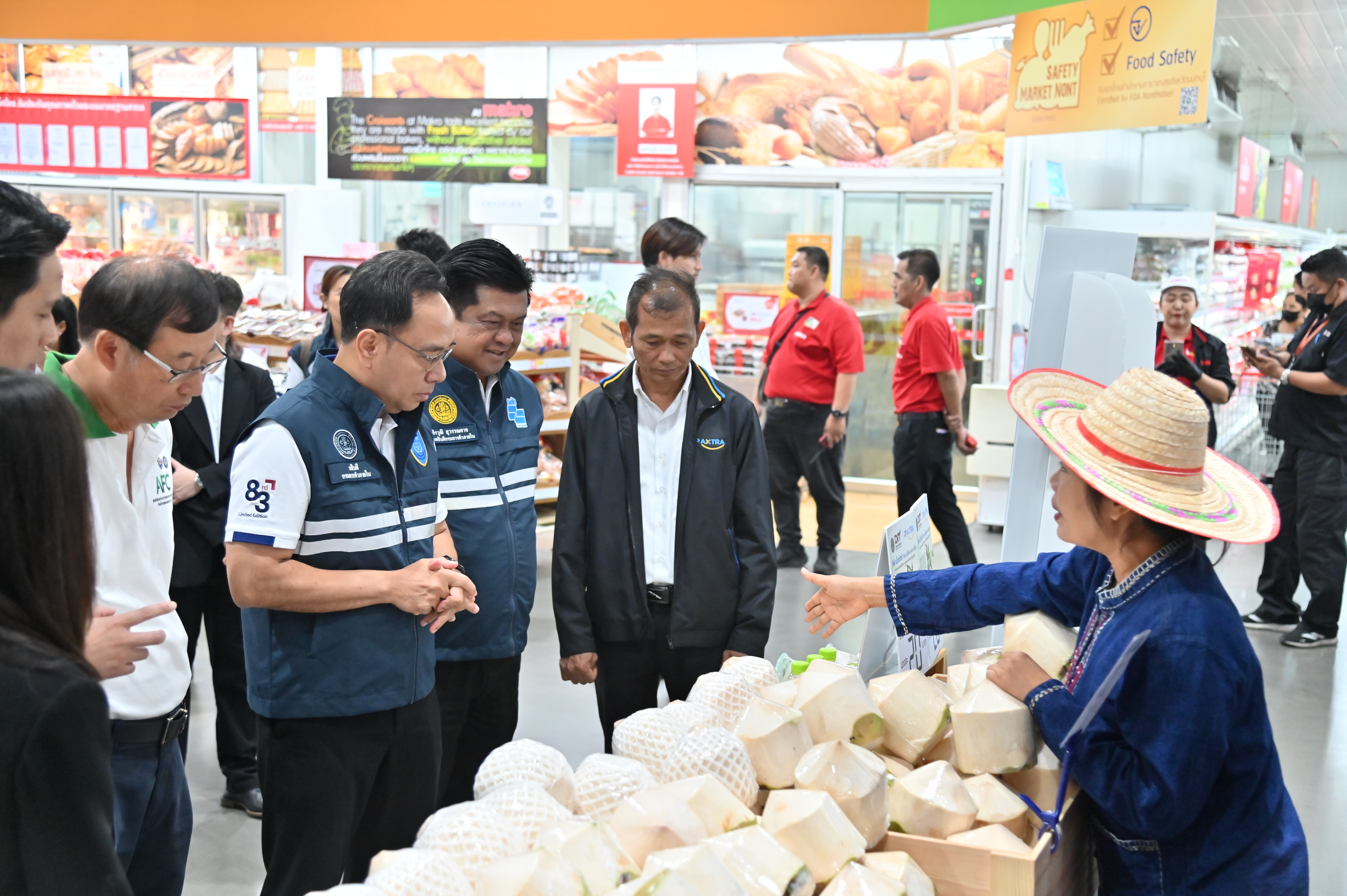 ข่าวเลขที่ 91/2569 DIT ผนึก CP Axtra เร่งระบายมะพร้าวน้ำหอมผ่านแม็คโคร–โลตัส 2,600 สาขาทั่วประเทศ เปิดพื้นที่ห้างให้ชาวสวนมะพร้าว ดันราคาหน้าสวนดีขึ้น คาดเมษายนขยับต่อเนื่อง (18 มีนาคม 2569)