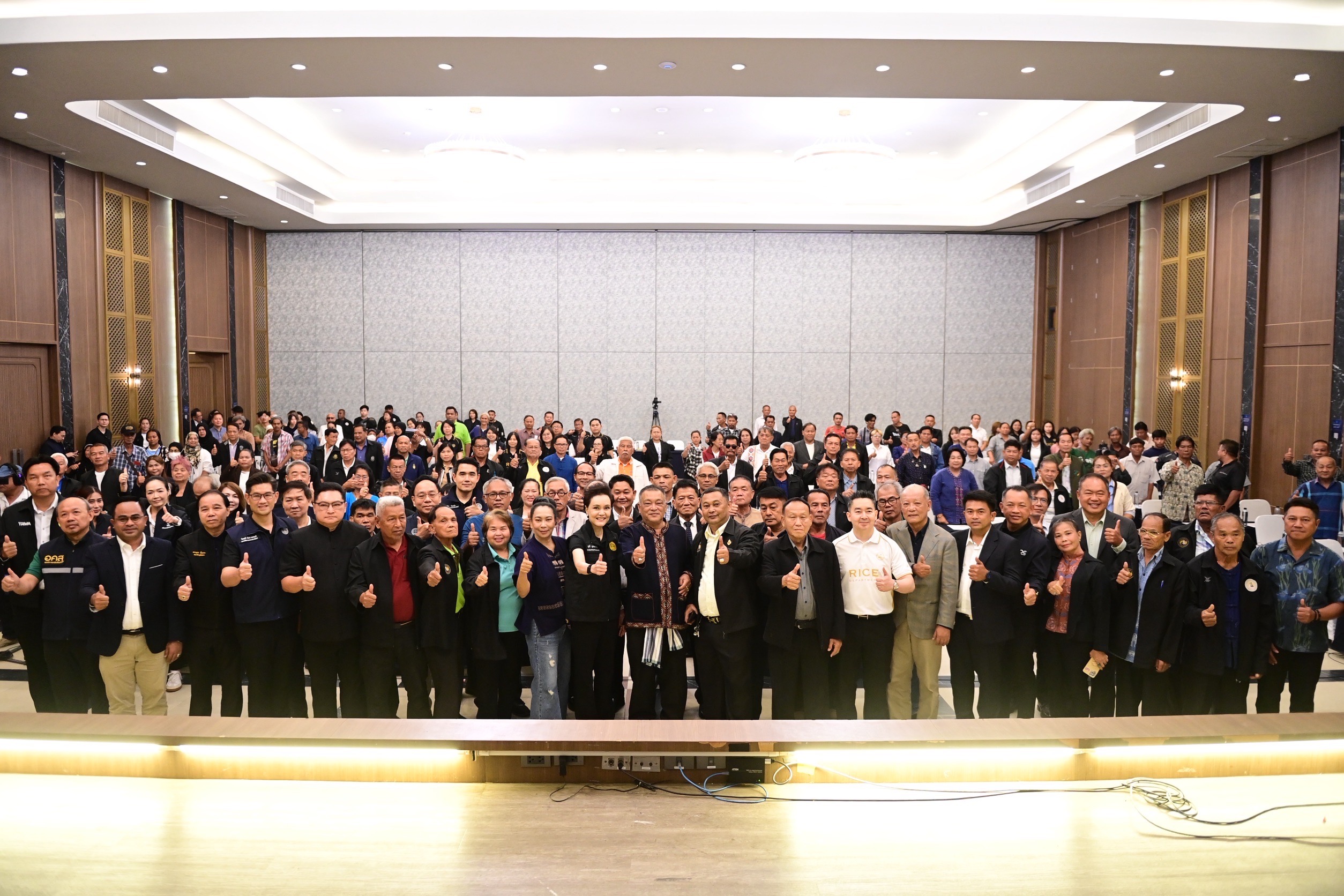 ข่าวเลขที่ 123/2569 “พาณิชย์” รับหนังสือสมาคมชาวนาฯ จับมือบูรณาการดูแล “ข้าวไทยทั้งระบบ” ต้นน้ำ-กลางน้ำ-ปลายน้ำ สร้างเสถียรภาพรายได้เกษตรกร (26 เมษายน 2569)