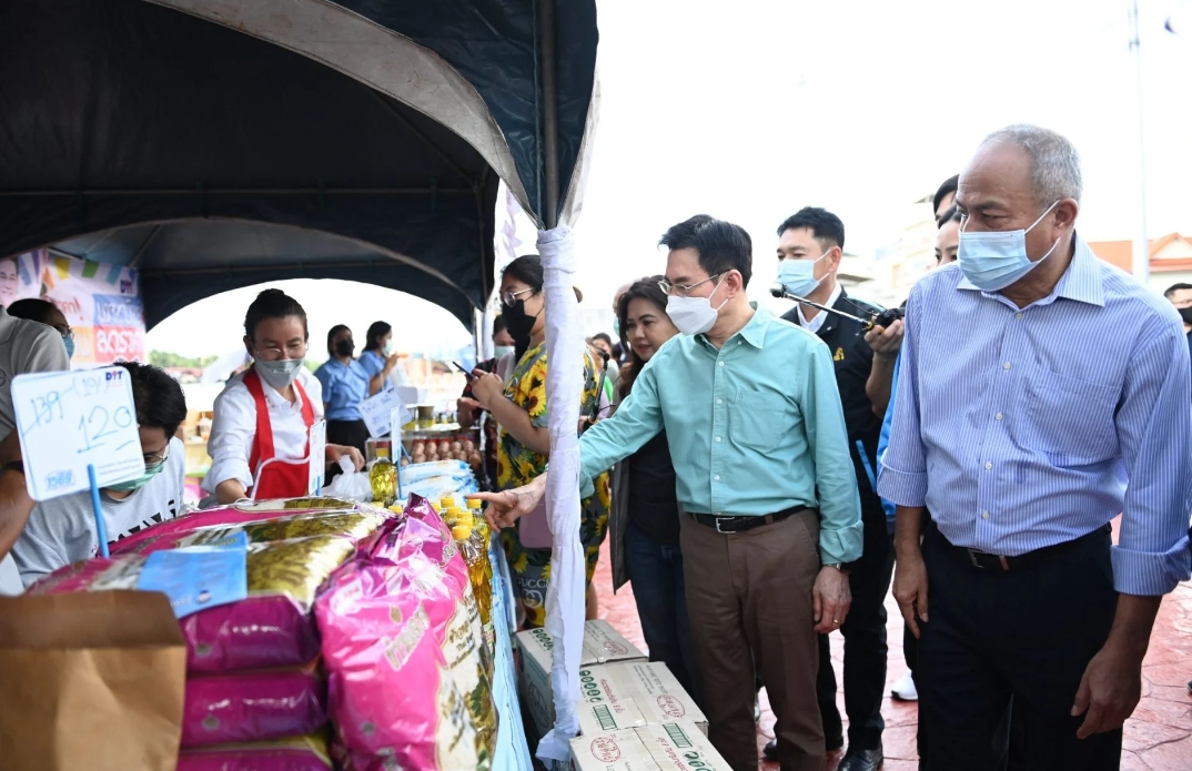 ตรวจติดตามโครงการ "คาราวาน พาณิชย์...ลดราคา! ช่วยประชาชน Lot 20" สุราษฎร์ธานี