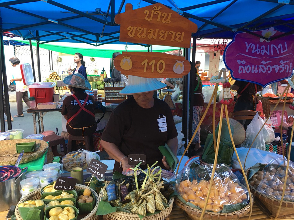 67782_แผงค้าขนมหวาน.jpg