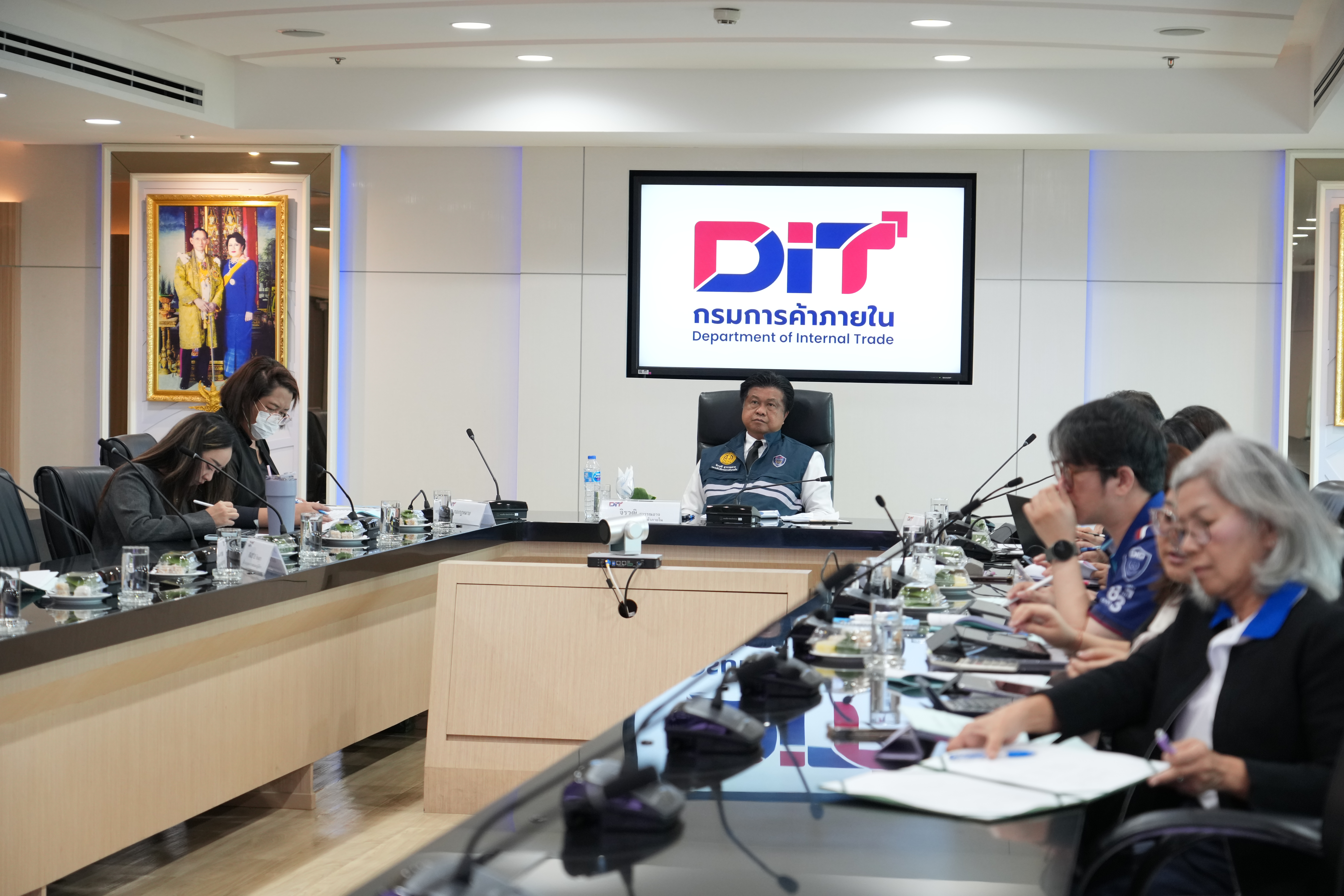 ข่าวเลขที่ 205/2569 กรมการค้าภายใน เดินหน้าบริหารปาล์ม หนุนรายได้เกษตรกร ราคาดีต่อเนื่องกว่า 25 สัปดาห์ ดันใช้น้ำมันปาล์มภาคพลังงาน พร้อมบริหารสต๊อกให้สมดุล (20 สิงหาคม 2569)