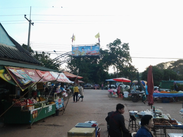 44132_ด้านข้างตลาด.jpg