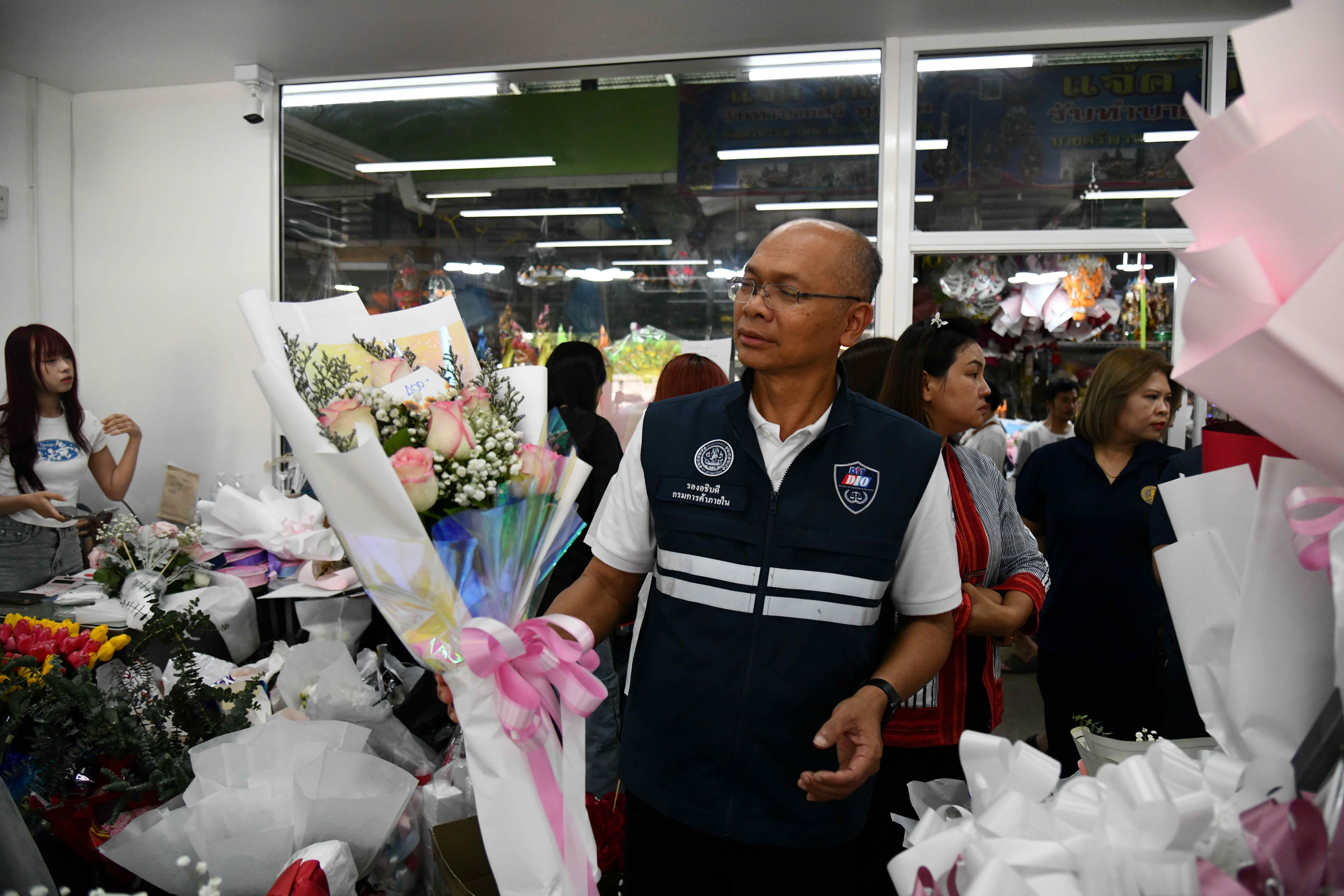 กรมการค้าภายใน ลงพื้นที่แหล่งจำหน่ายดอกไม้ เข้มงวด!! ผู้ค้าช่วงเทศกาลวันวาเลนไทน์