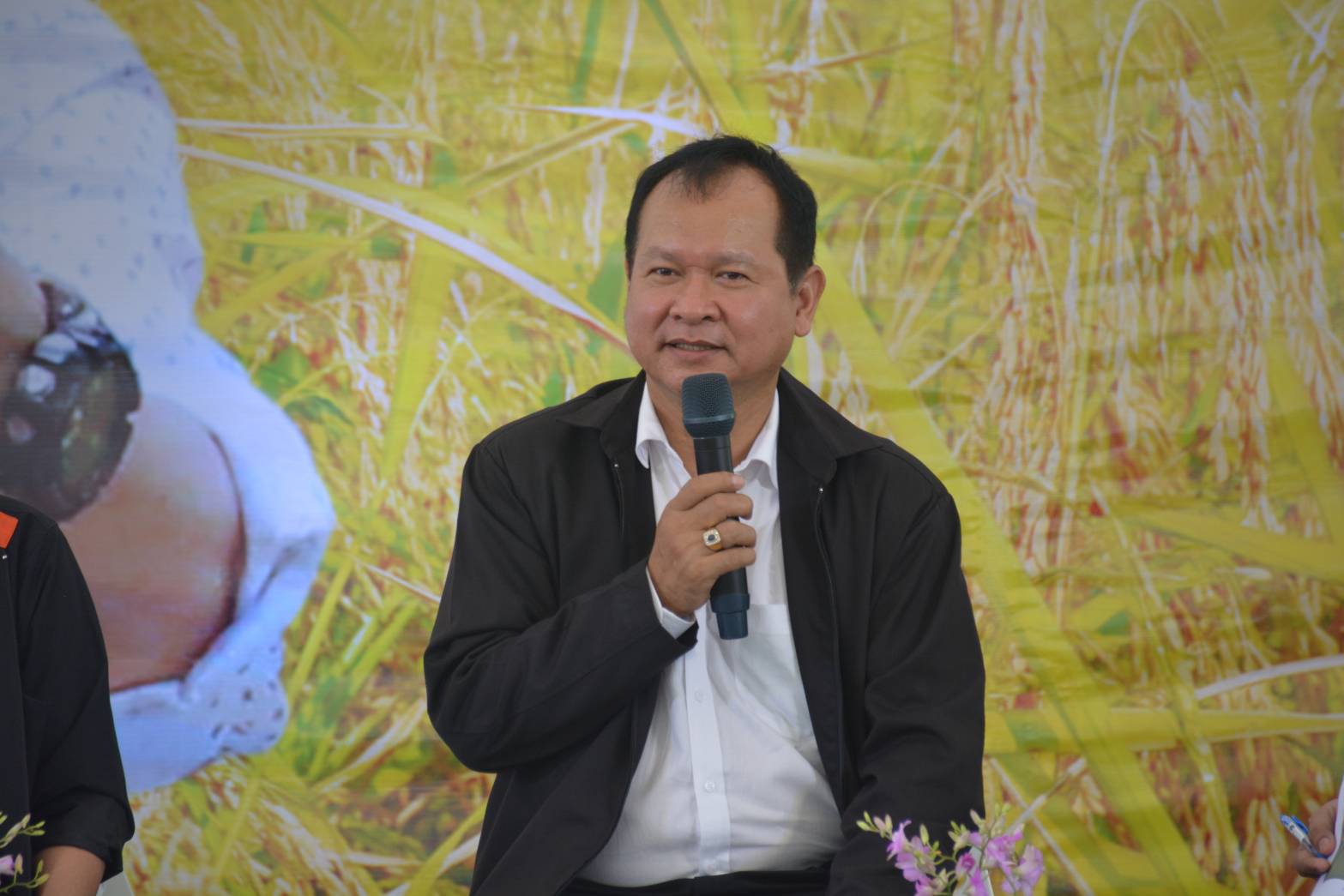 อธิบดีกรมการค้าภายใน ร่วมชี้แจงโครงการประกันรายได้เพื่อช่วยเหลือเกษตรกรผู้ปลูกข้าวปี 2562/63 รอบที่ 1