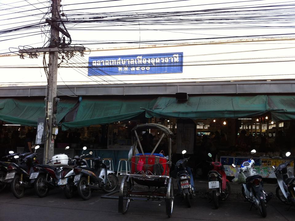 44196_ด้านหน้าตลาด.jpg