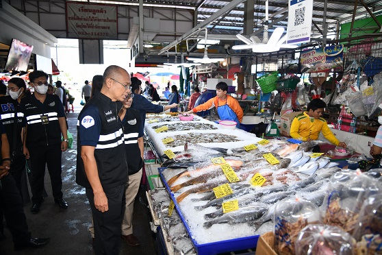 ประชาสัมพันธ์การปิดป้ายราคา และตรวจสถานีบริการน้ำมัน เทศกาลปีใหม่