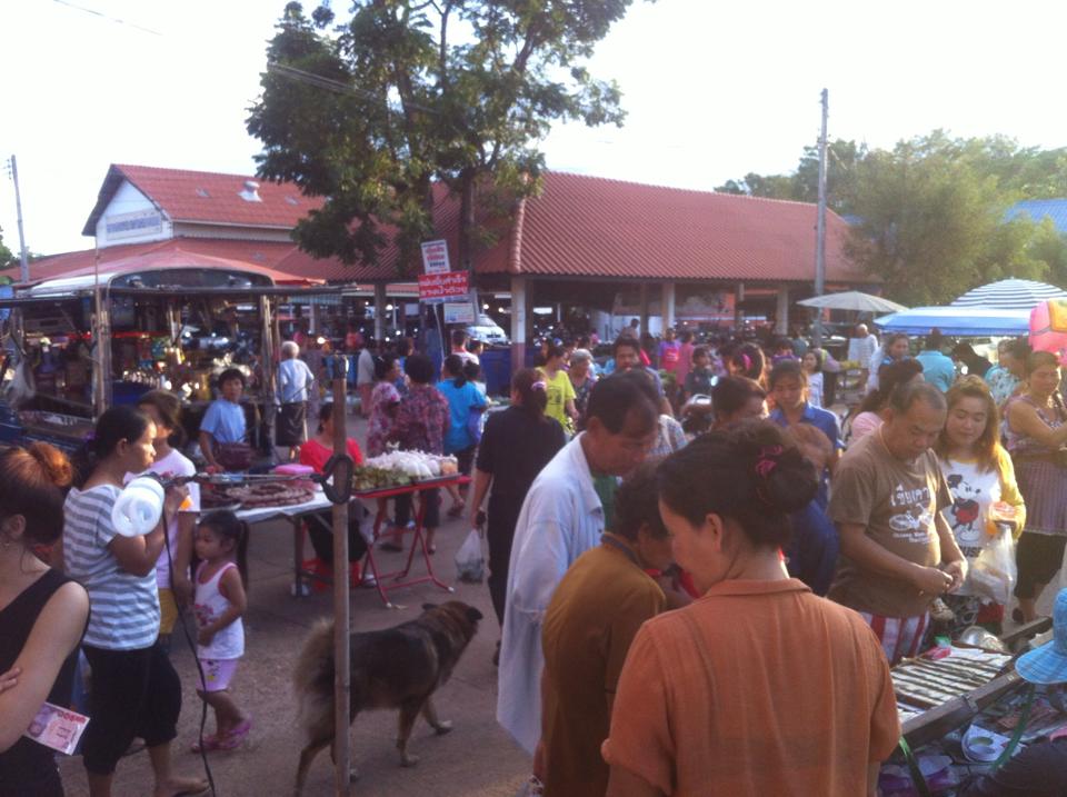 44155_ด้านหน้าตลาด.jpg