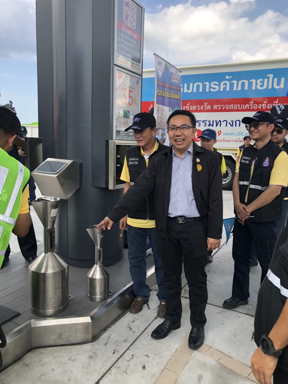 รองอธิบดีกรมการค้าภายในลงพื้นที่สถานีบริการน้ำมันบางจาก จ.ชลบุรี