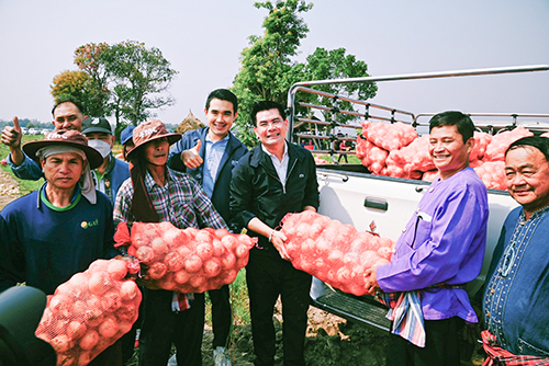 กรมการค้าภายในเดินหน้าช่วยเกษตรกร เชื่อมโยงผู้ประกอบการซื้อหอมหัวใหญ่-กระเทียม อ.ฝาง