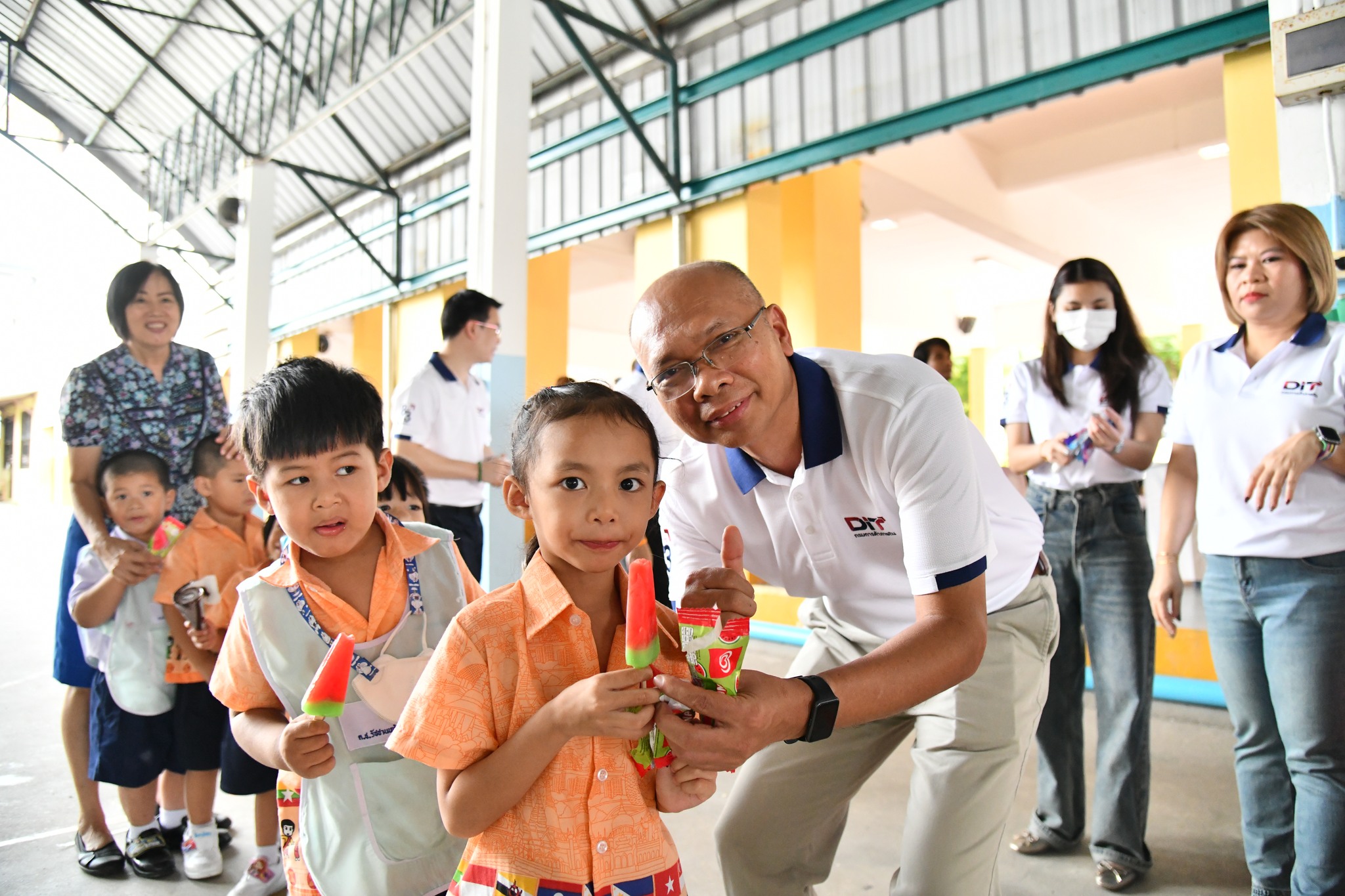 กิจกรรมเพื่อสังคม (CSR) มอบสิ่งของอุปโภคบริโภคที่จำเป็น แก่นักเรียนและบุคลากรทางการศึกษา ภายใต้โครงการ “เปิดเทอม เติมพลัง” Back to school 2025