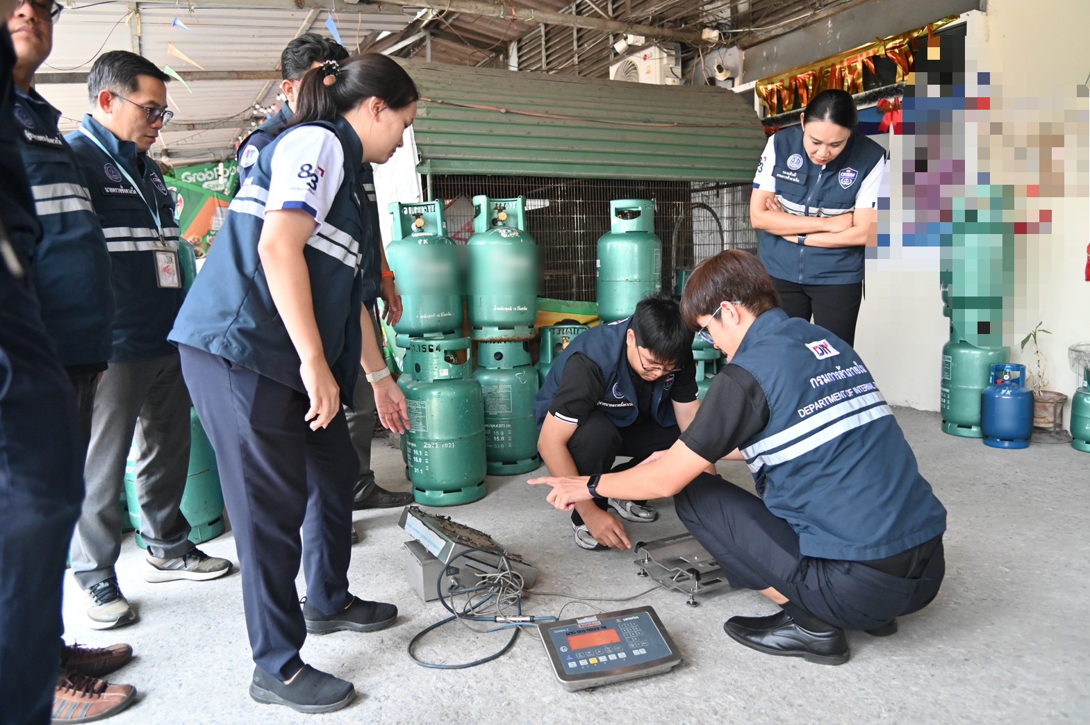 ข่าวเลขที่ 105/2569 “ค้าภายใน” ดำเนินคดี ”โรงบรรจุ-ร้านค้า จำหน่ายก๊าซหุงต้มไม่เต็มถัง“ พบหลายพื้นที่ ชี้เป็นการฉวยโอกาสซ้ำเติมประชาชน เร่งสร้างความเป็นธรรมควบคู่ลดค่าครองชีพ (5 เมษายน 2569)