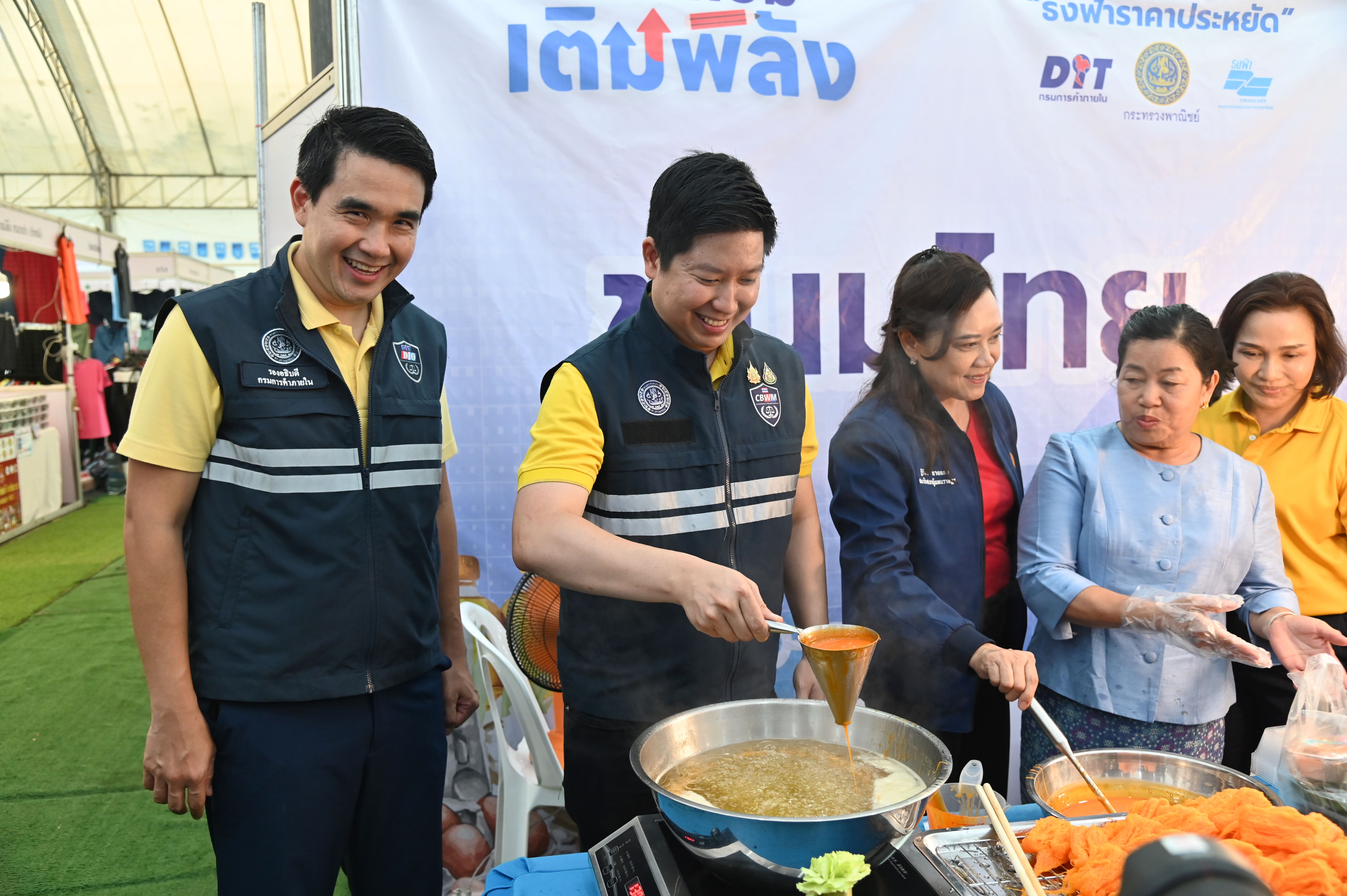 มหกรรมธงฟ้าขับเคลื่อนเศรษฐกิจภูมิภาค จ.ฉะเชิงเทรา ภายใต้โครงการ "เปิดเทอม เติมพลัง"