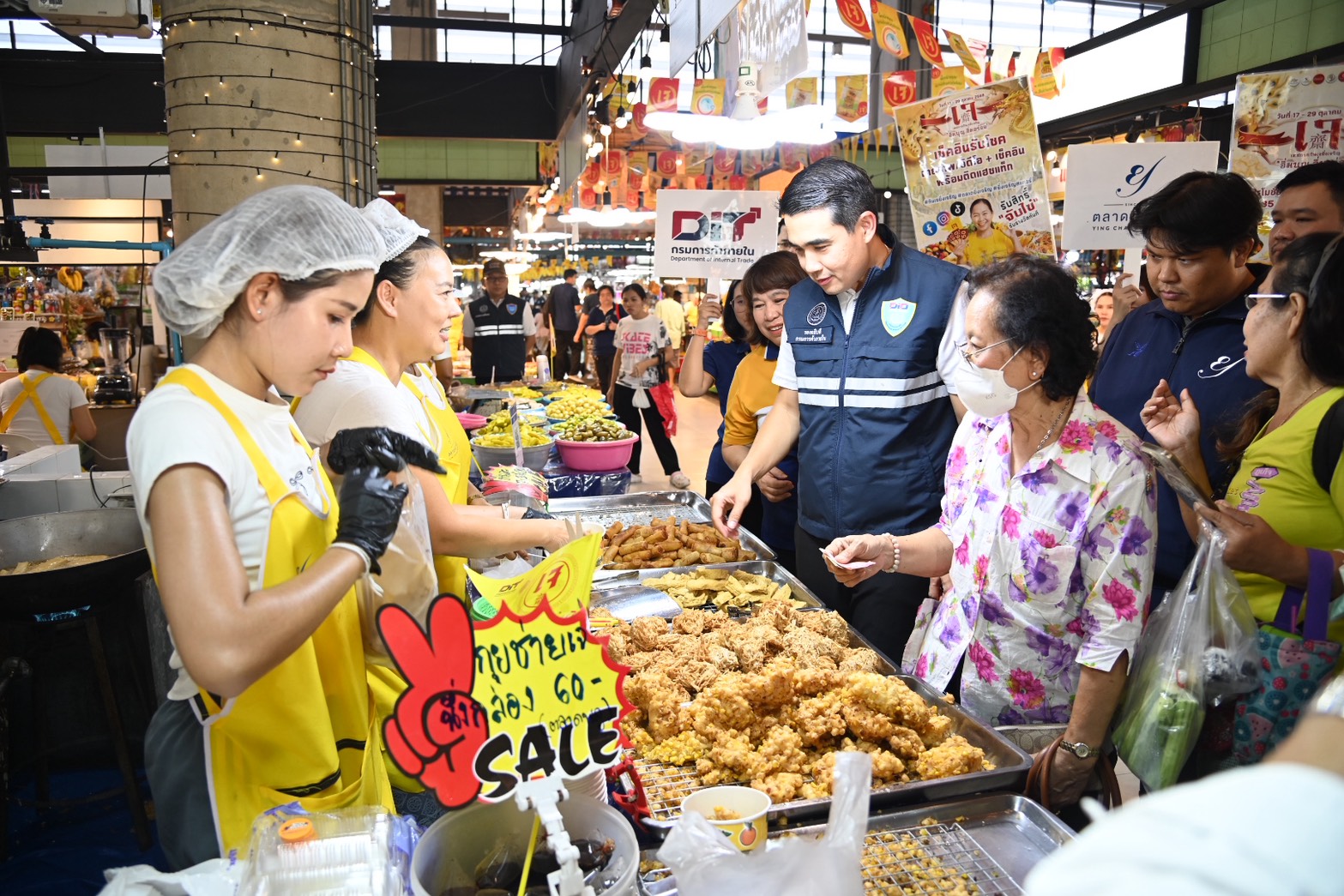 ข่าวเลขที่ 15/2569 DIT เดินหน้าลดค่าครองชีพช่วงกินเจ ‘อิ่มบุญ แบบสบายกระเป๋า’ พร้อมขานรับคนละครึ่งพลัส กระตุ้นเศรษฐกิจฐานราก (22 ตุลาคม 2568)