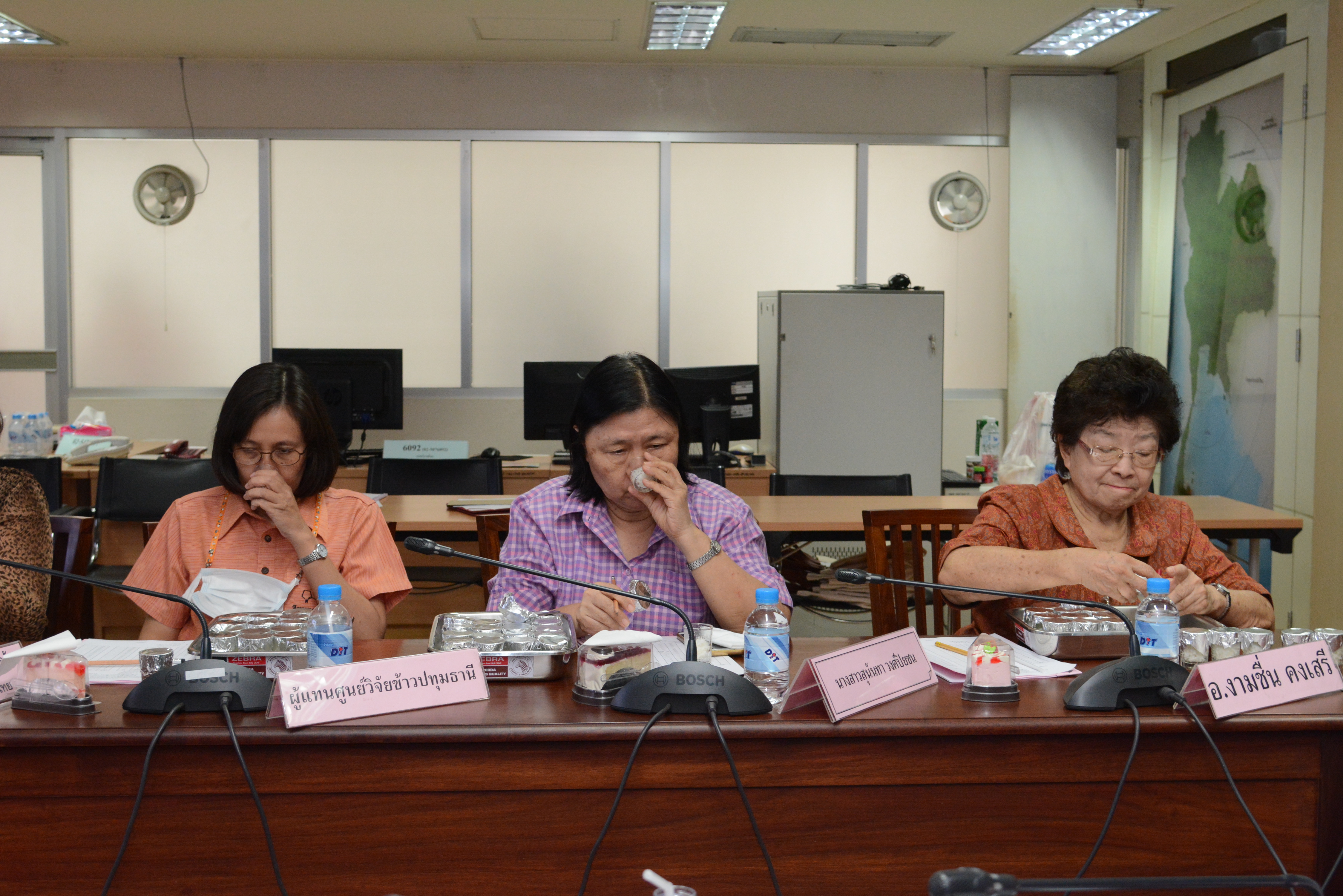 รองอธิบดีประชุมคณะกรรมการตรวจสอบมาตรฐานข้าวหอมมะลิบบรรจุถุง