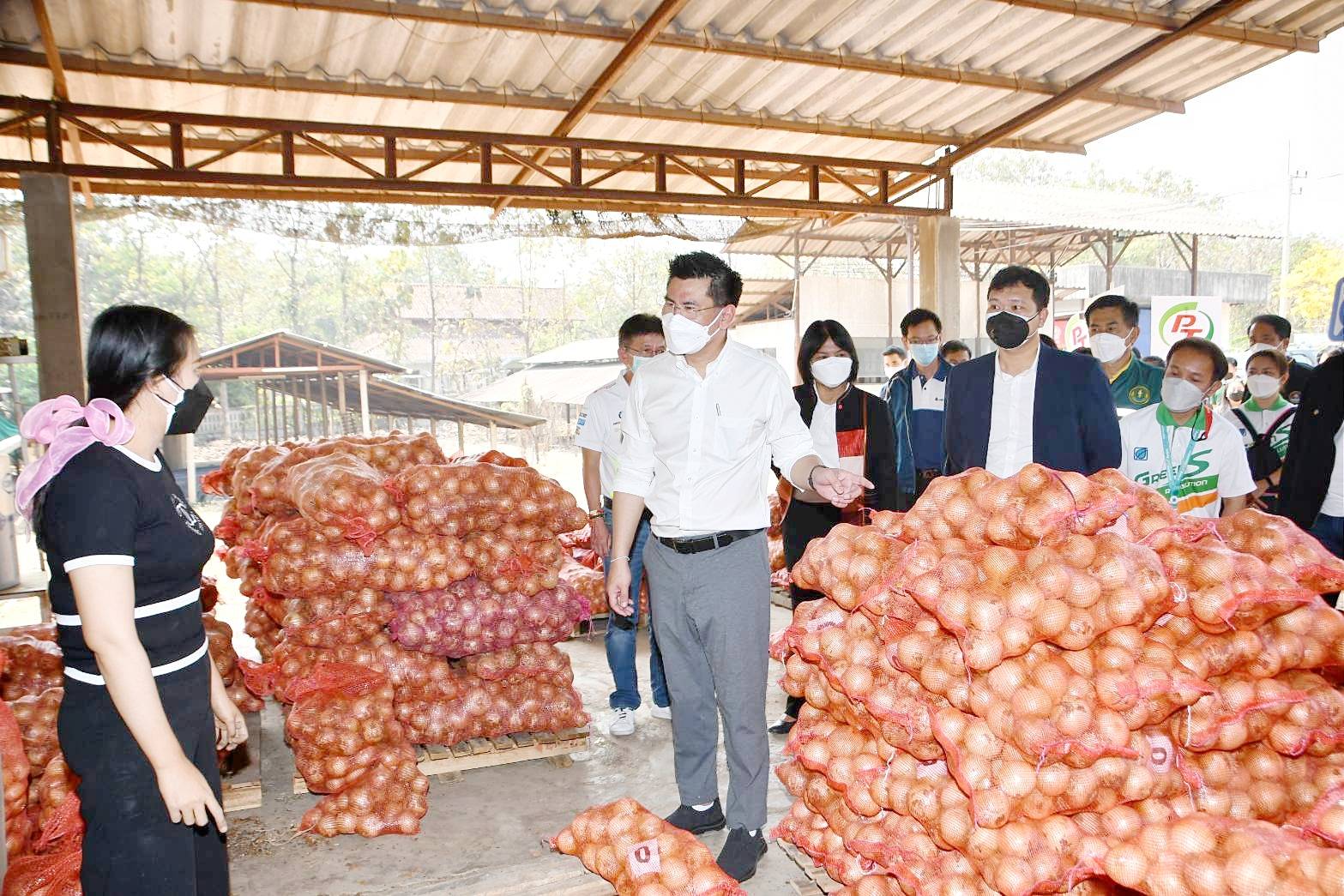 การลงนามสัญญาข้อตกลงมาตรฐานในการรับซื้อหอมหัวใหญ่และปล่อยขบวนคาราวาน kick off รับซื้อหอมหัวใหญ่