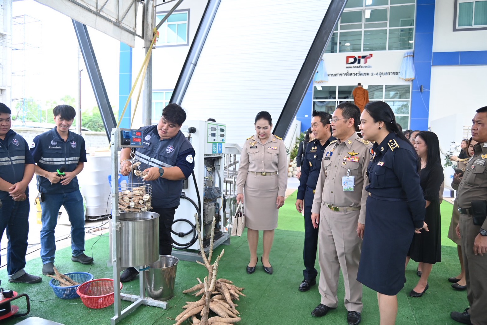 ข่าวเลขที่ 23/2569 DIT เดินหน้ายกระดับมาตรฐานชั่งตวงวัด เปิดสำนักงานอุบลฯ–ลุยตรวจทั่วอีสาน สร้างความเชื่อมั่นเกษตรกรขายสินค้าได้เต็มเม็ดเต็มหน่วย (3 พฤศจิกายน 2568)