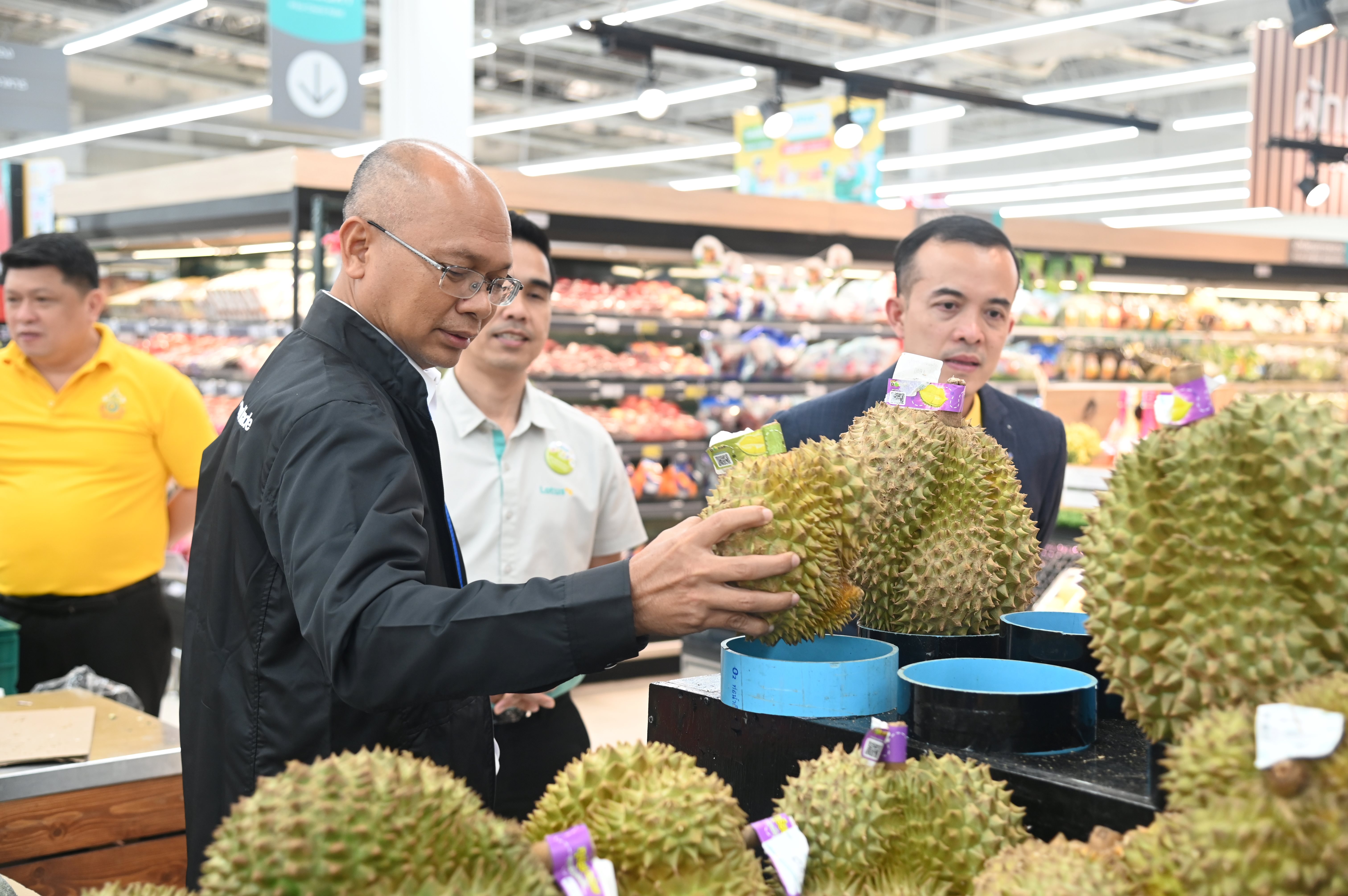 “กรมการค้าภายใน” ติดตามสถานการณ์การจำหน่ายข้าวสารบรรจุถุงและสินค้าอุปโภคบริโภค