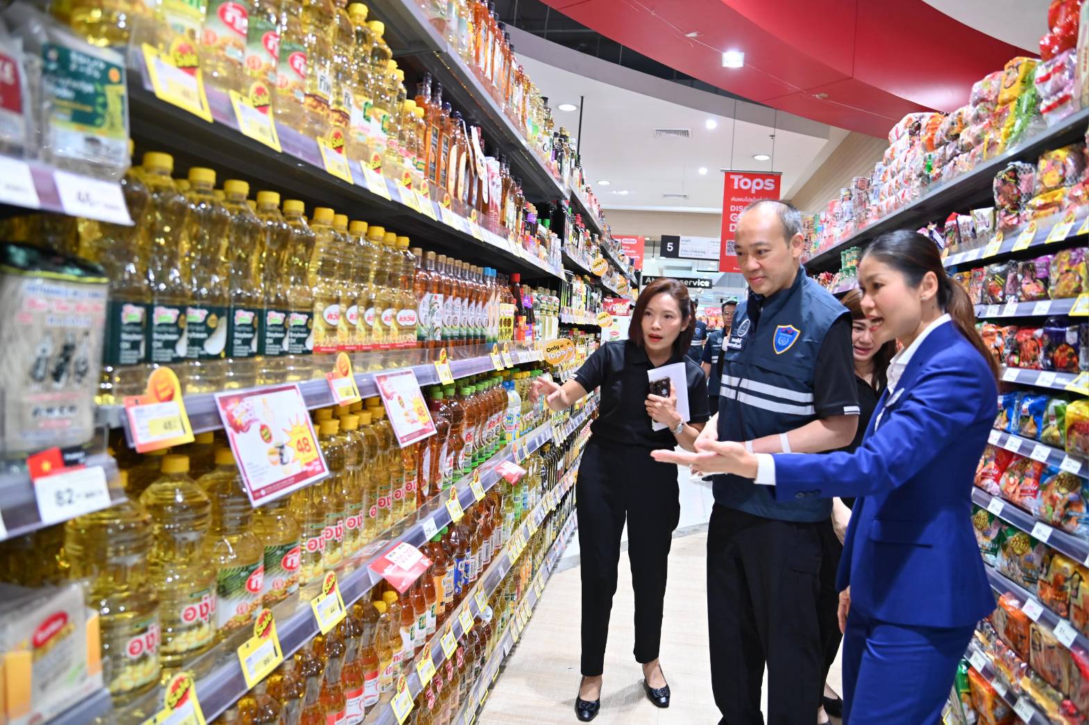 ข่าวเลขที่ 84/2569 กรมการค้าภายใน ลงพื้นที่ตรวจเข้ม หลังเกิดกระแสโซเซียลถึงราคาสินค้า ย้ำ ตลาด-ห้าง-ปั๊มน้ำมัน จำหน่ายปกติทั่วประเทศ เตือนห้ามฉวยโอกาสขึ้นราคา พบดำเนินคดีทันที (4 มีนาคม 2569)