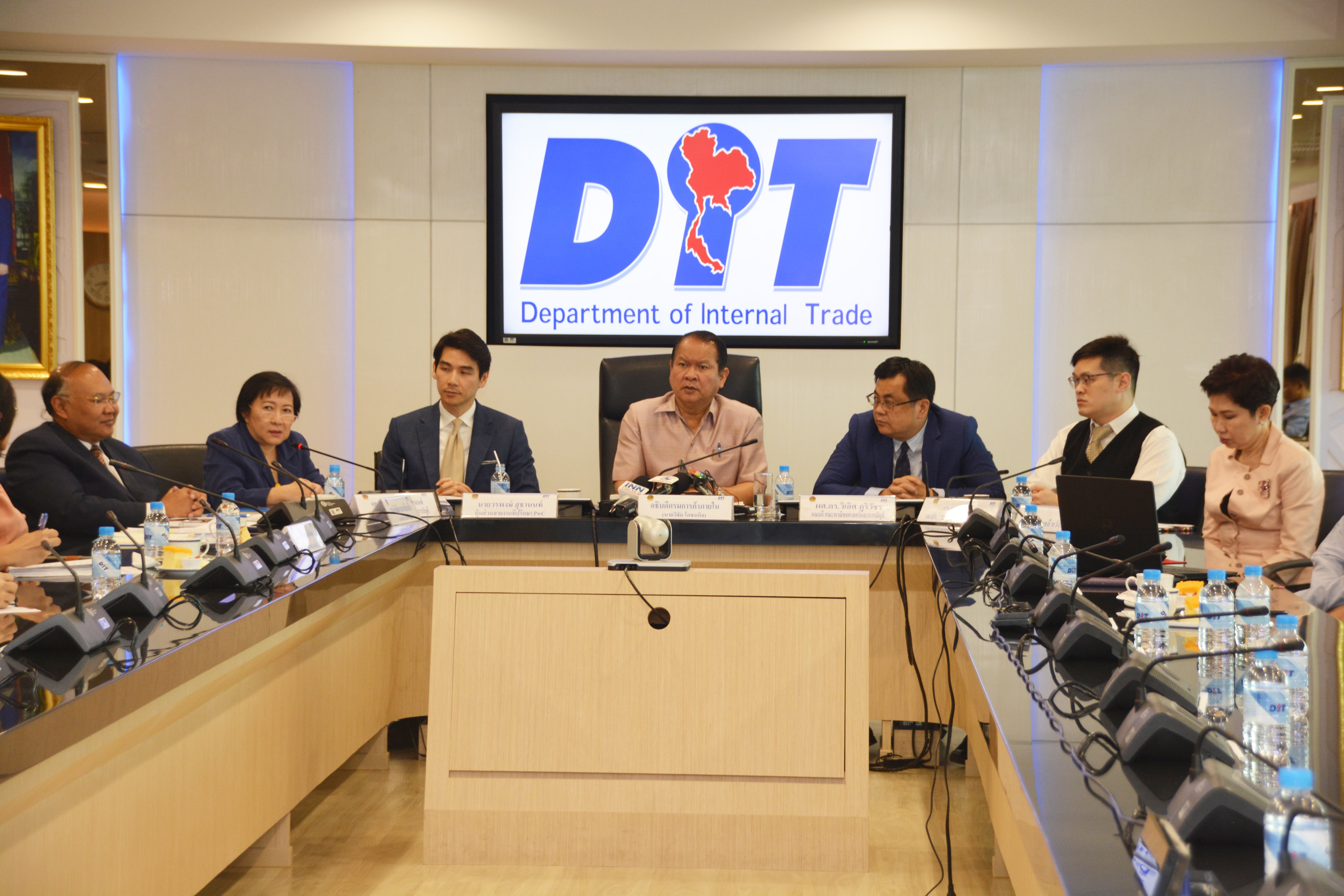 งานแถลงข่าวเรื่องการวิเคราะห์ต้นทุนยาร่วมกับจุฬาลงกรณ์มหาวิทยาลัย